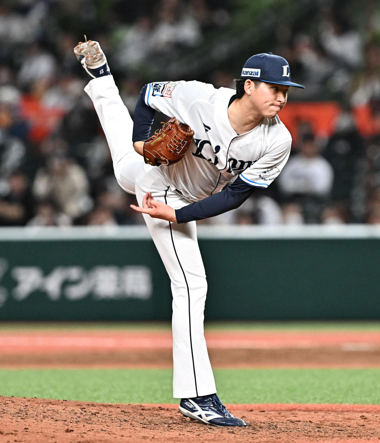 西武対ロッテ　7回表、力投する西武先発の武内（撮影・滝沢徹郎）