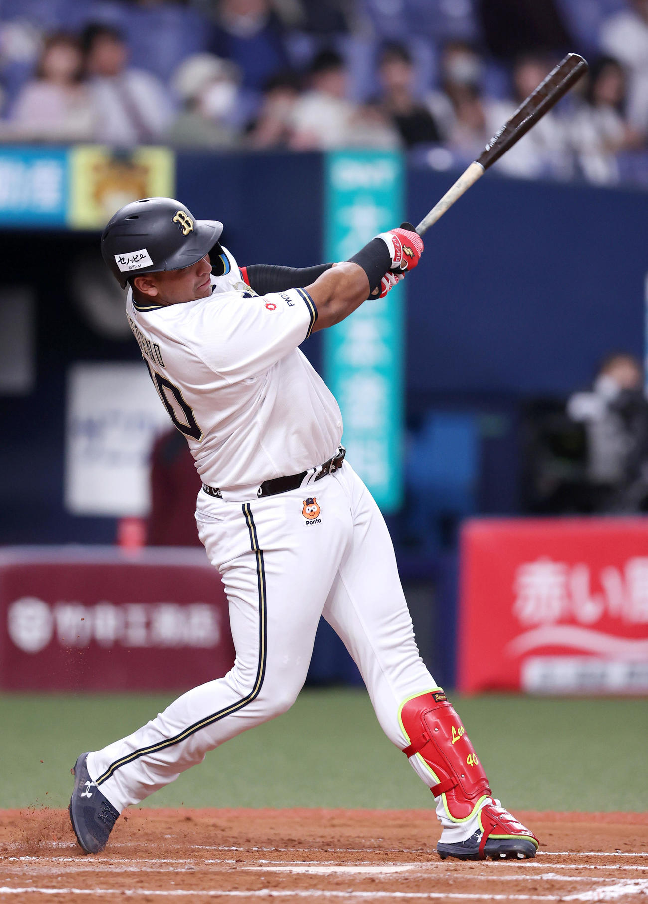 オリックス対楽天　8回裏オリックス無死一塁、セデーニョは同点の左越え2点本塁打を放つ（撮影・上山淳一）