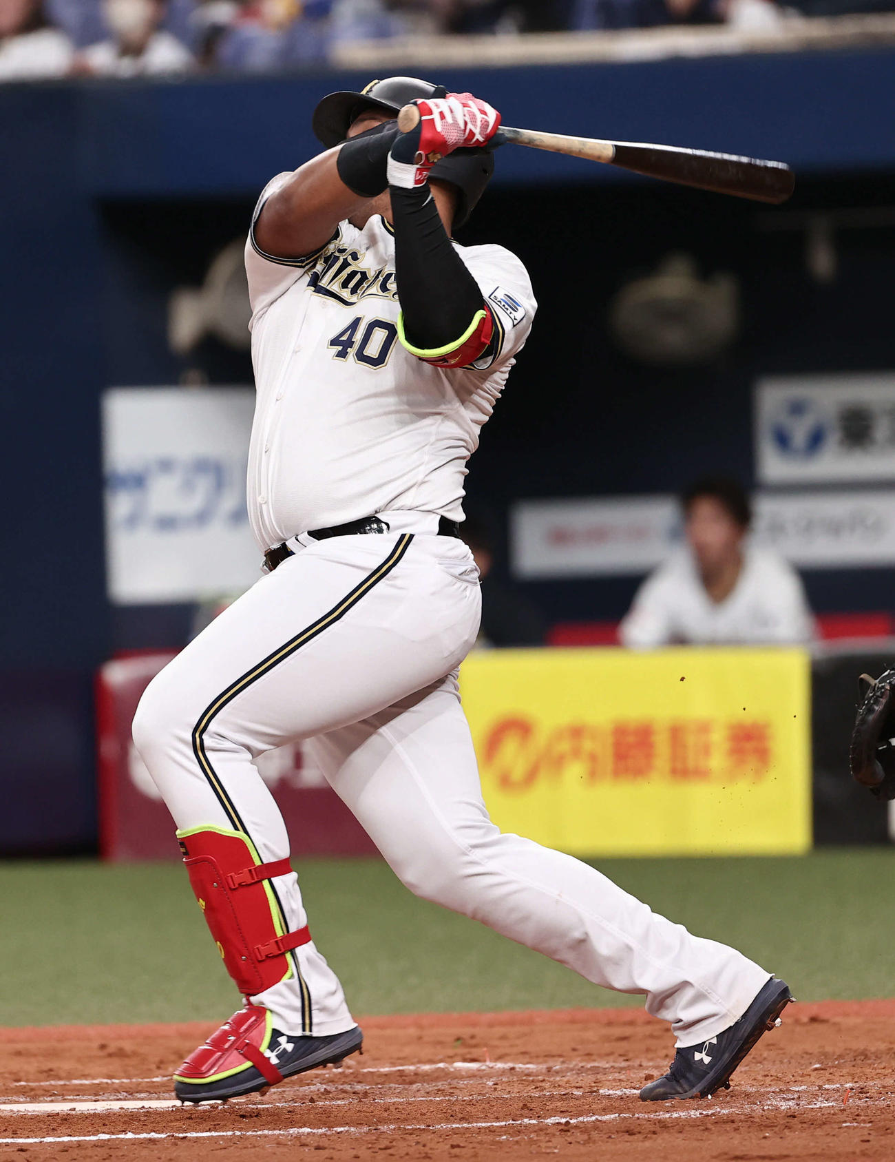 オリックス対楽天　8回裏オリックス無死一塁、セデーニョは左越えに同点2ランを放つ（撮影・西尾就之）