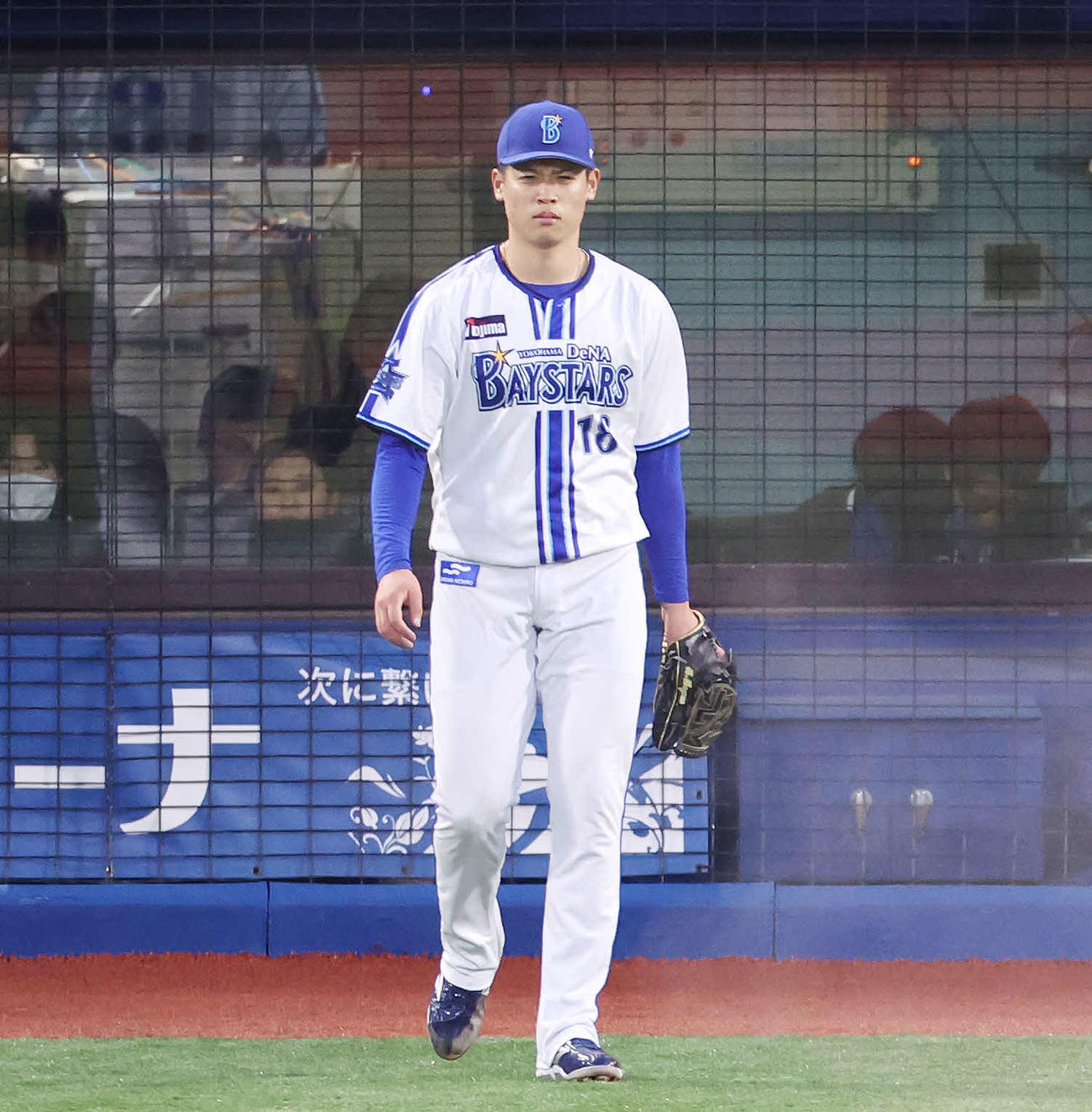 DeNA対中日　1回表中日2死一、二塁、細川に先制左前適時打を浴びる小園（撮影・宮地輝）