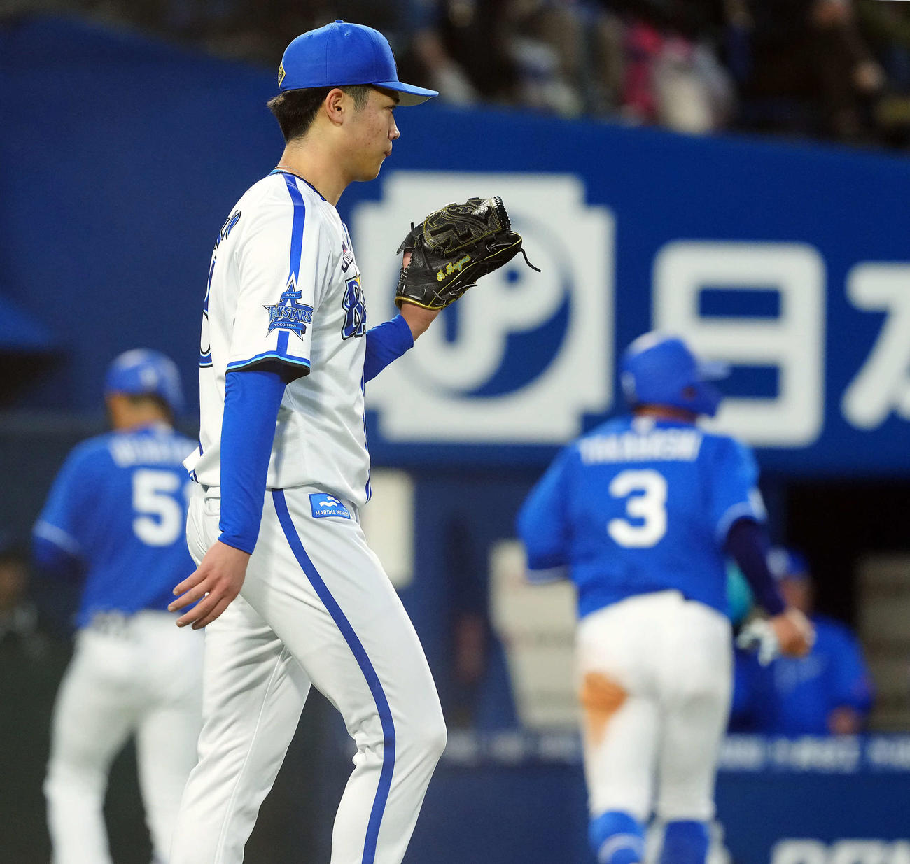 DeNA対中日　1回表中日2死一、二塁、細川の左前打で失点するDeNAの小園（撮影・たえ見朱実）