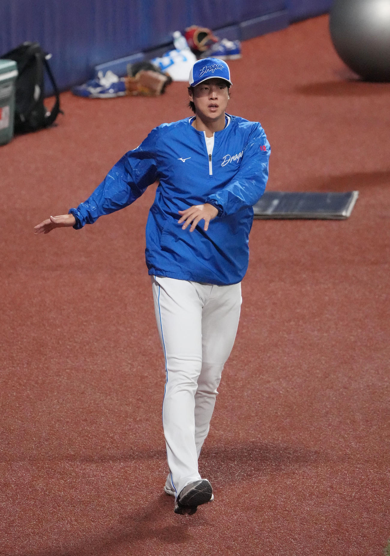 ランニングをする梅津（撮影・森本幸一）