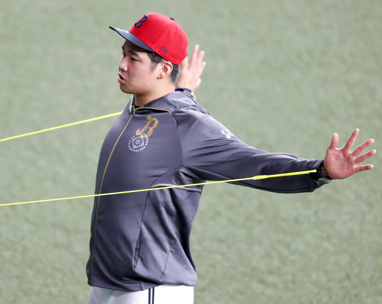 オリックス対楽天　試合前の練習でトレーニングするオリックス山下（撮影・上山淳一）