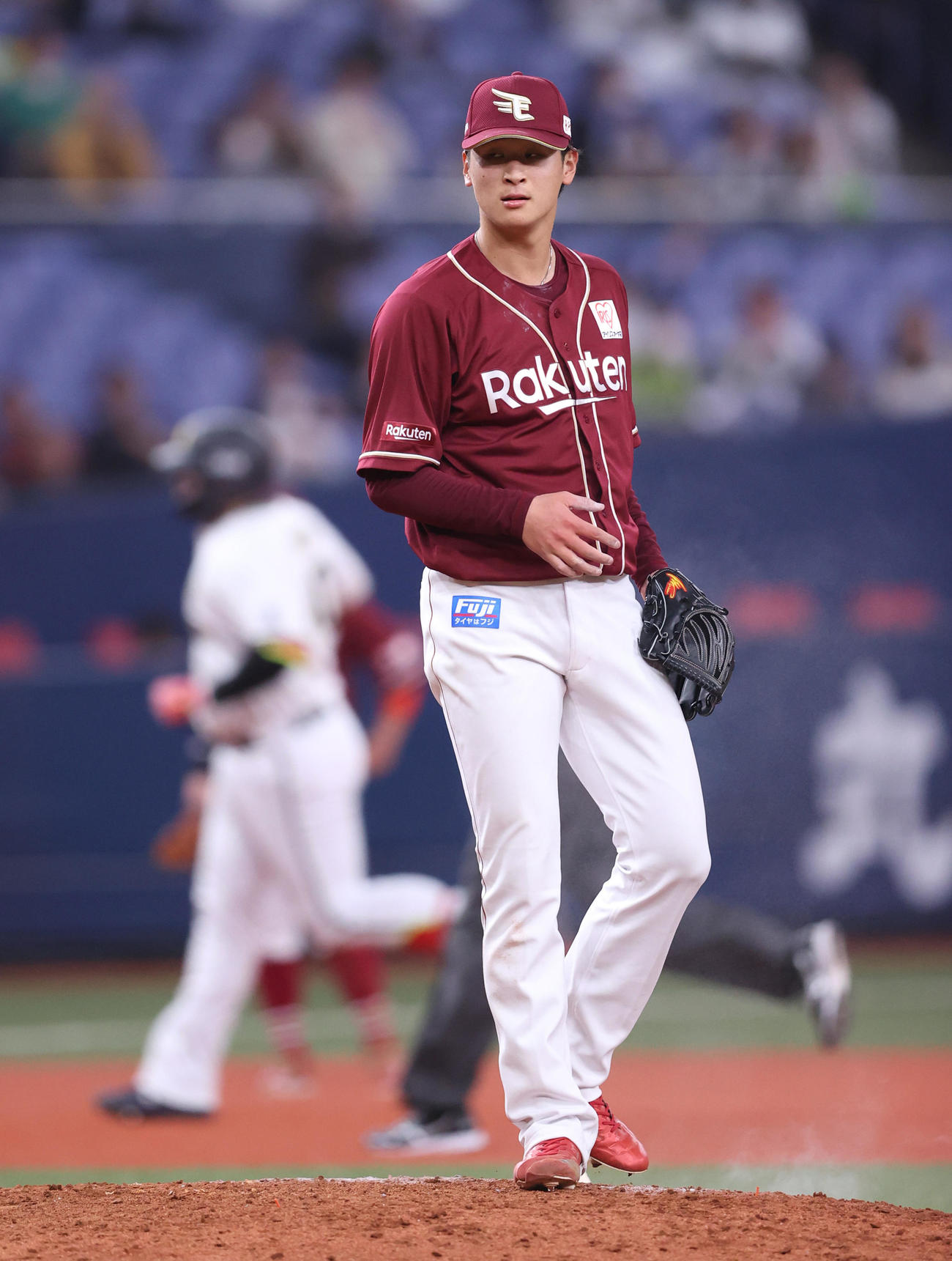 オリックス対楽天　6回裏オリックス1死、内（手前）はセデーニョに同点の左越えソロ本塁打を被弾する（撮影・上山淳一）