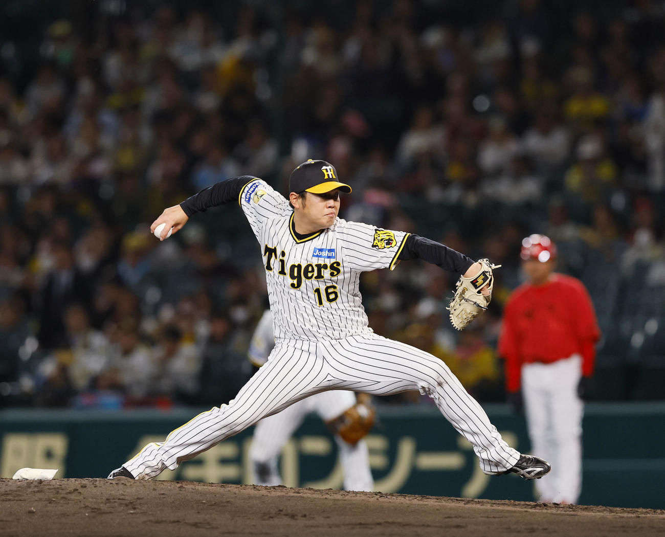 阪神対広島　5回、力投する阪神西勇（撮影・藤尾明華）