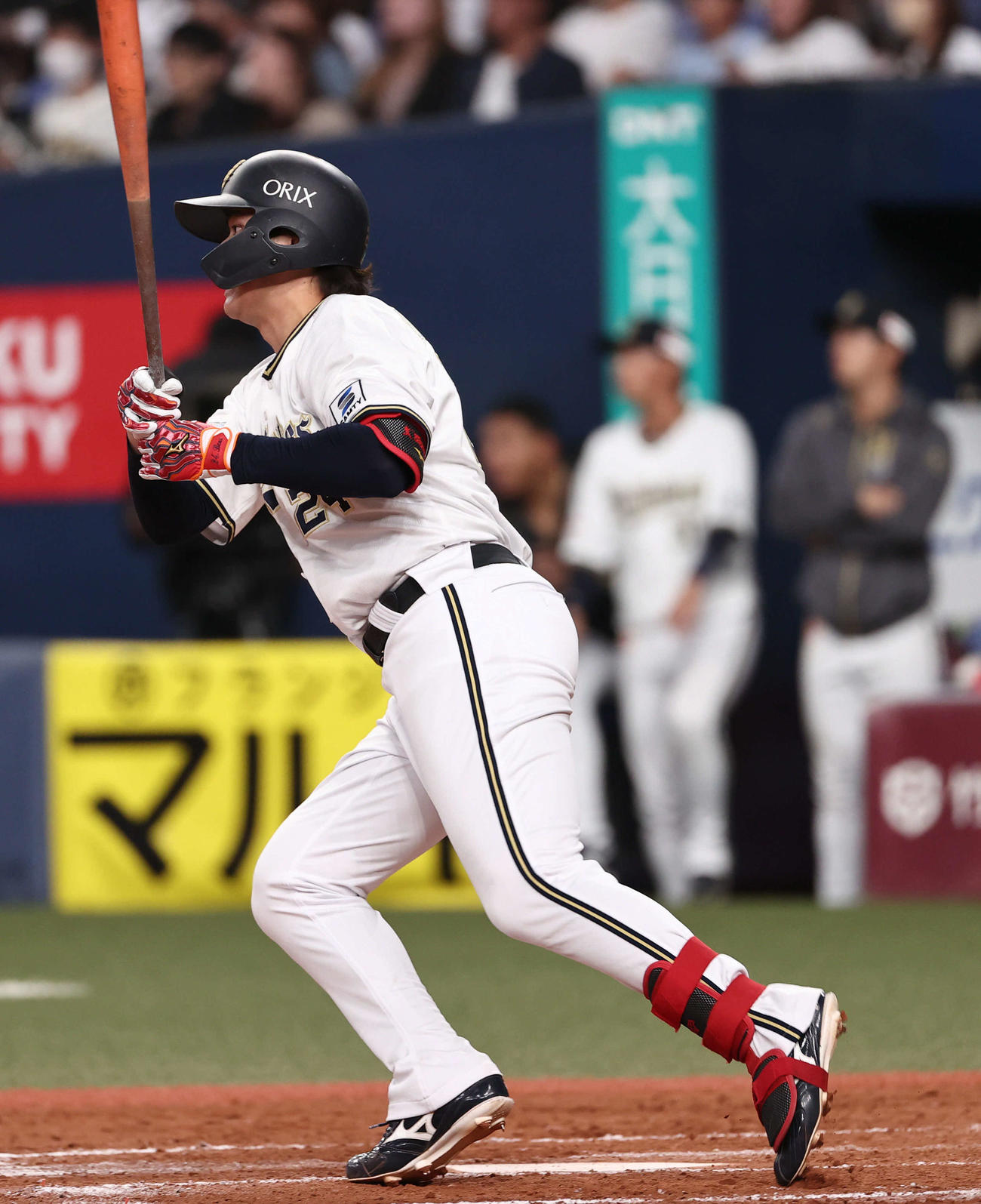 オリックス対楽天　9回裏オリックス1死一塁、紅林はサヨナラの中越え二塁打を放つ（撮影・西尾就之）