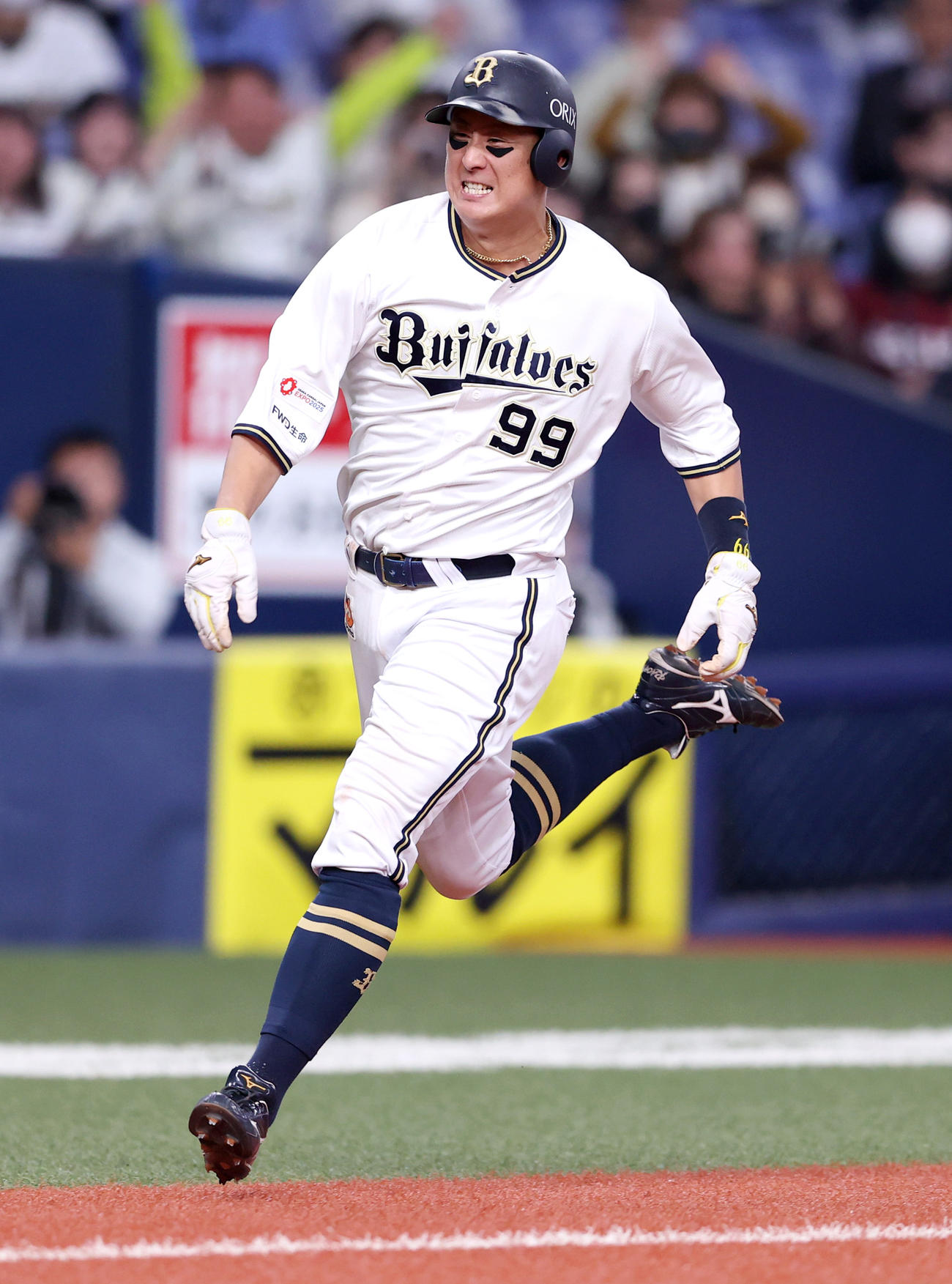 オリックス対楽天　9回裏オリックス1死一塁、紅林のサヨナラ中適時二塁打で生還する一走杉本（撮影・上山淳一）