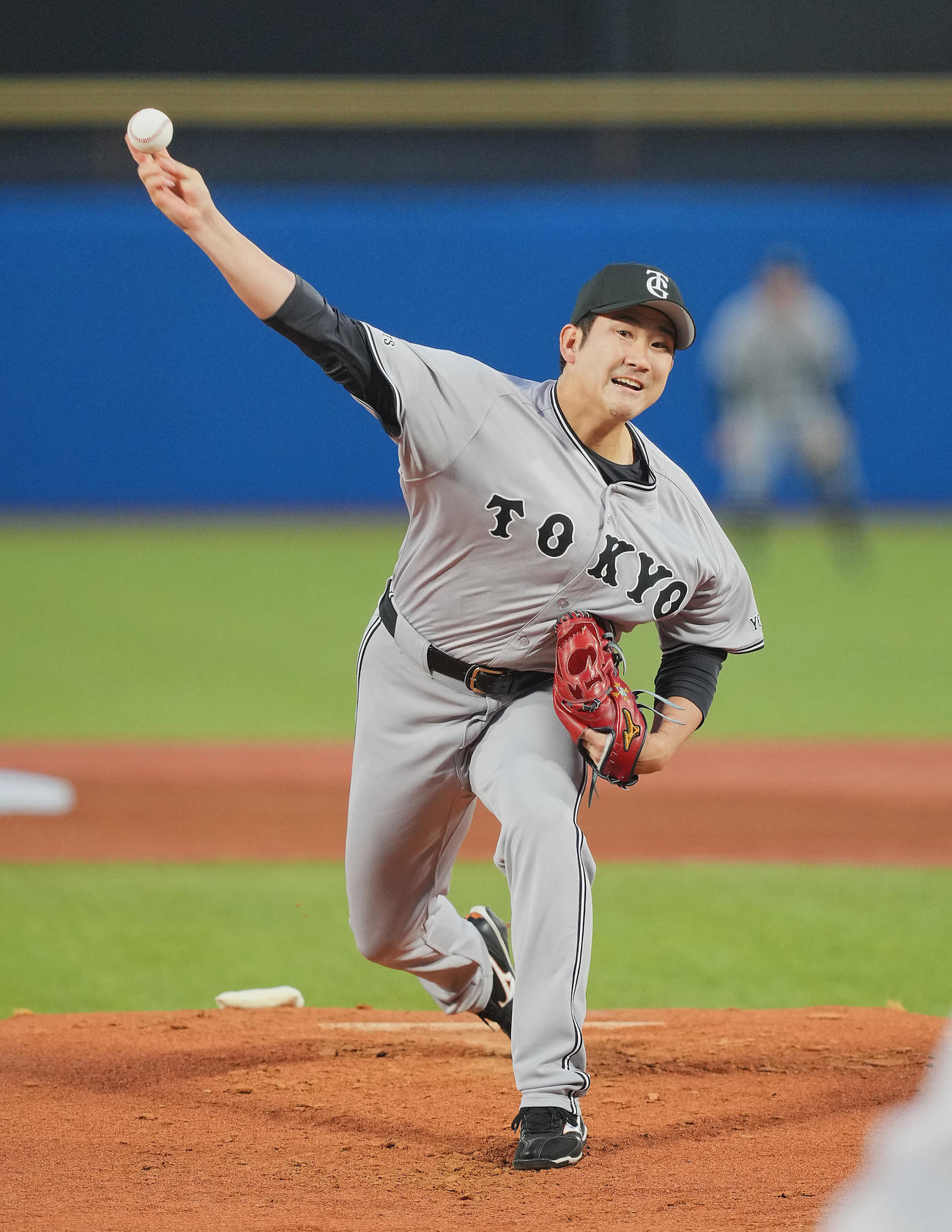 ヤクルト対巨人　力投する巨人先発の菅野（撮影・垰建太）