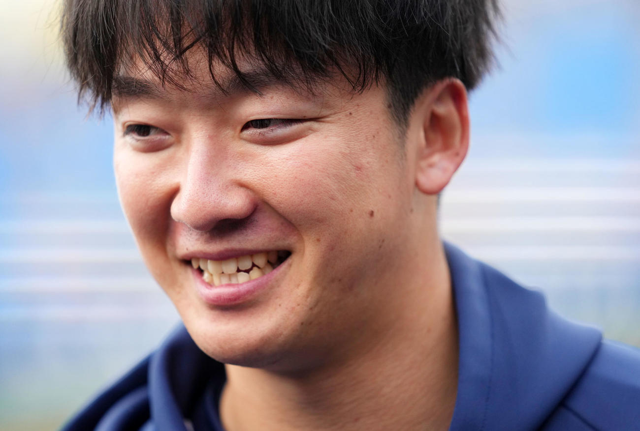 DeNA対ヤクルト　取材に応じるヤクルト吉村（撮影・横山健太）
