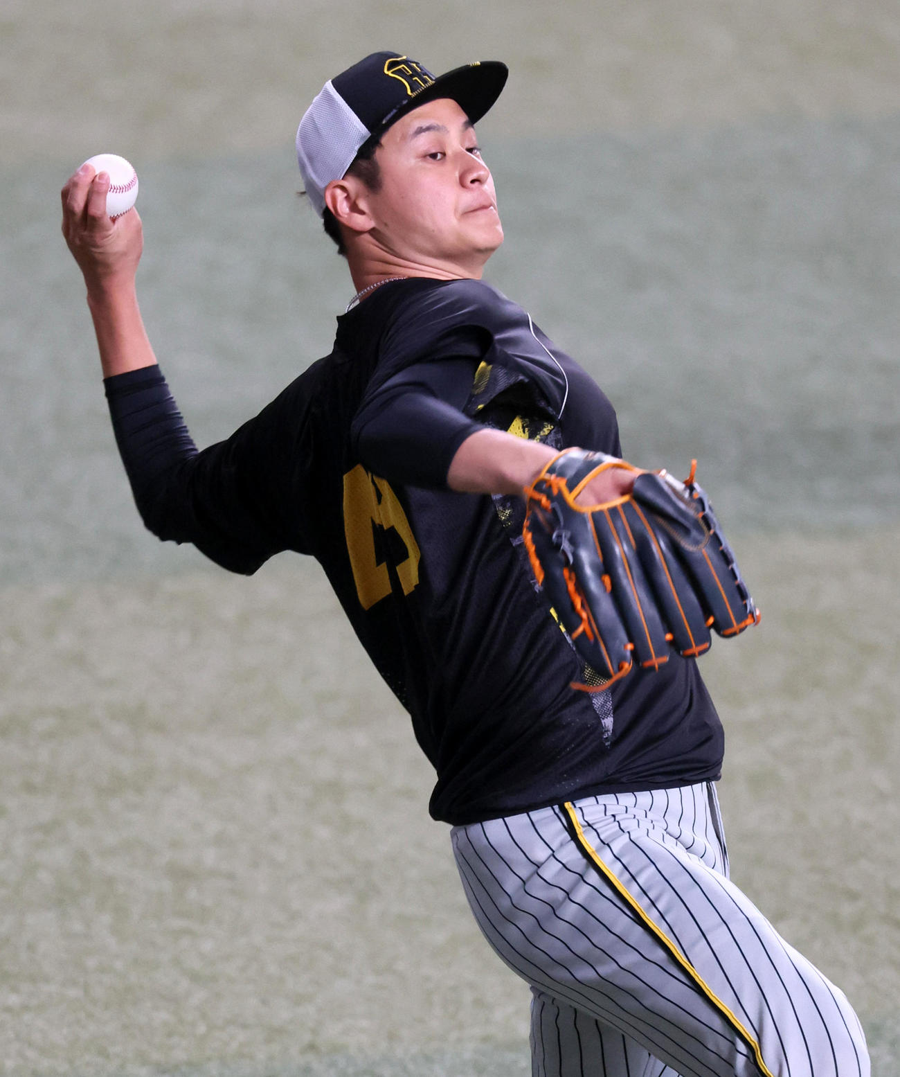 中日対阪神　練習でキャッチボールする大竹（撮影・加藤哉）