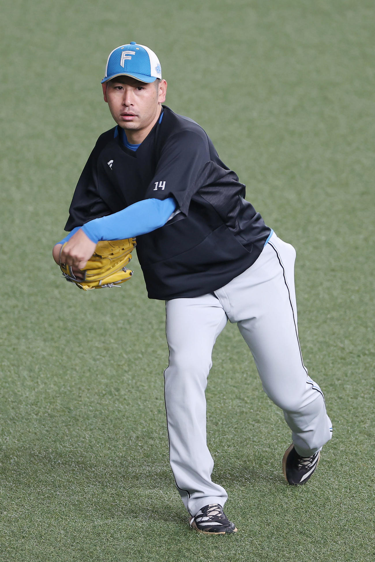 オリックス対日本ハム　キャッチボールする日本ハム加藤貴（撮影・前田充）