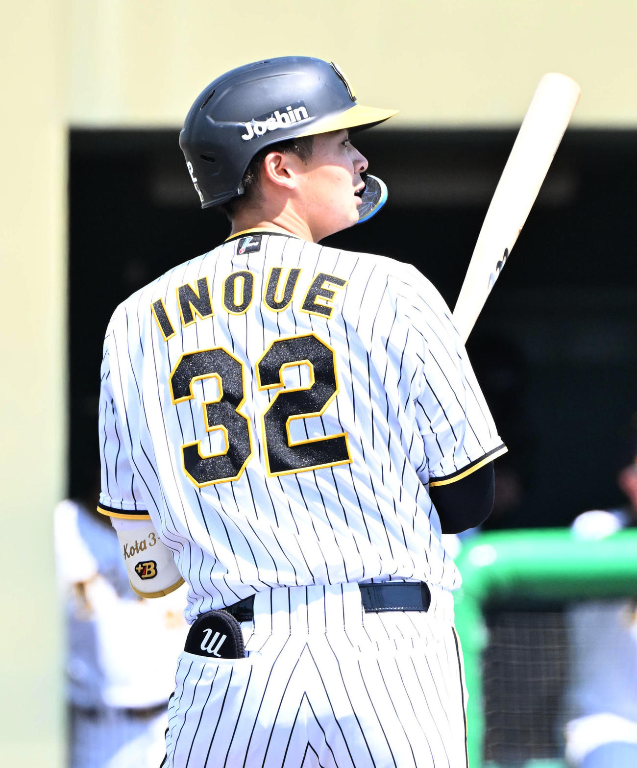 阪神対ソフトバンク　3回裏阪神2死一塁、井上は空振り三振に倒れる（撮影・石井愛子）