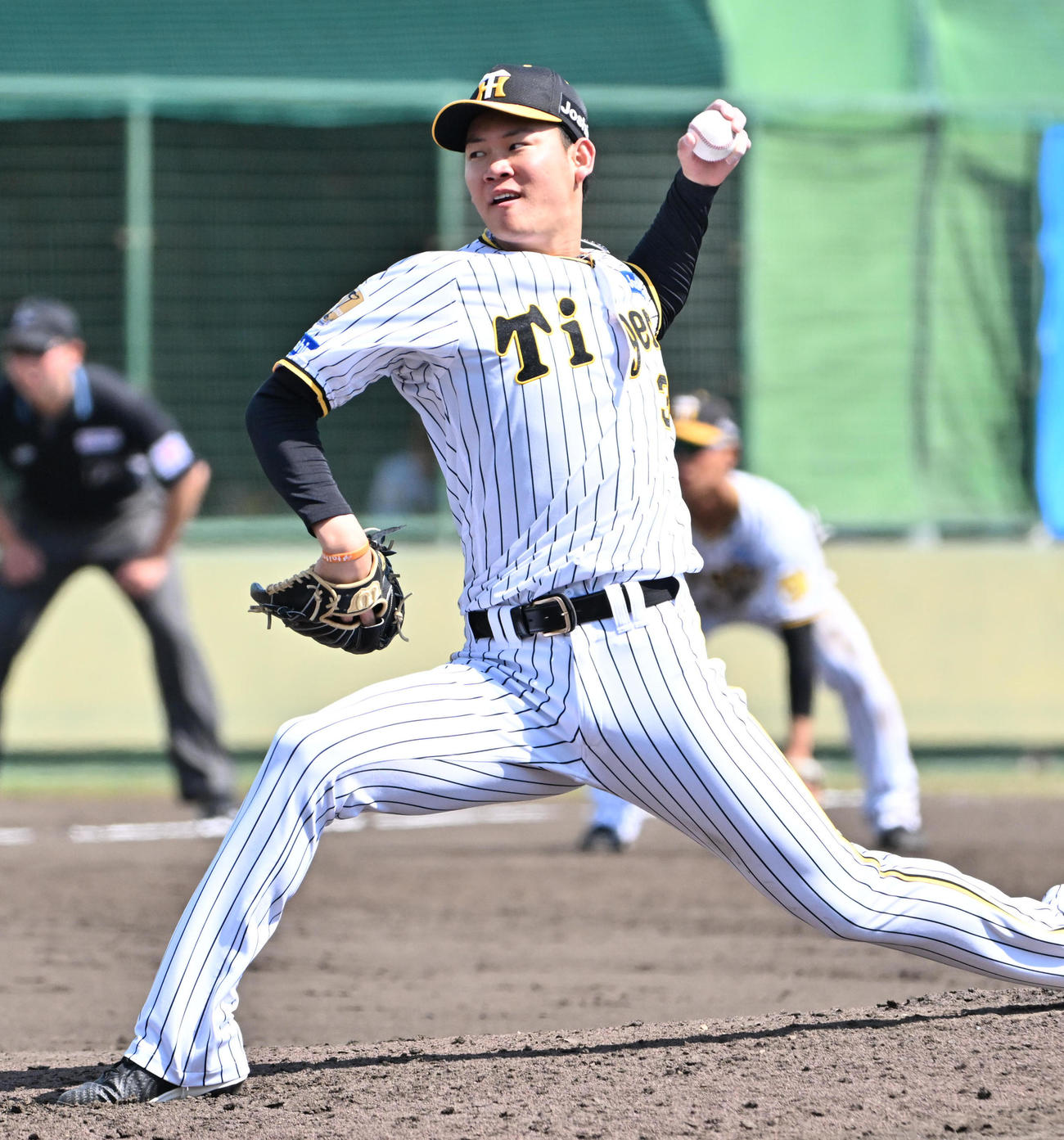 阪神対ソフトバンク　阪神2番手の及川（撮影・石井愛子）