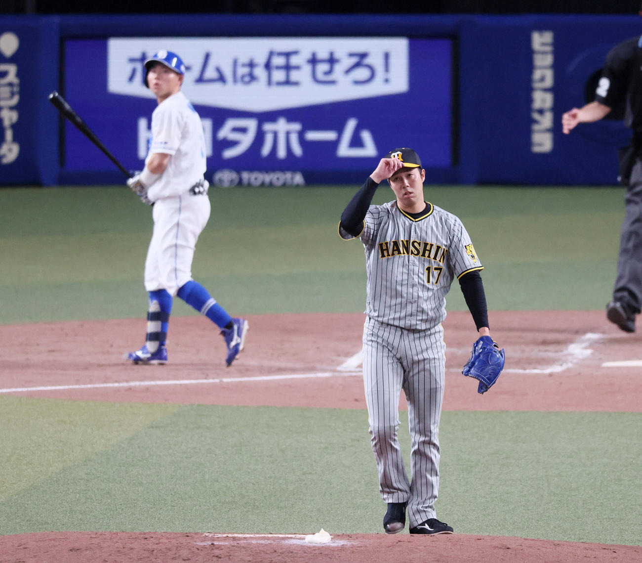 中日対阪神　3回裏中日無死、青柳は村松を三振に仕留める（撮影・加藤哉）