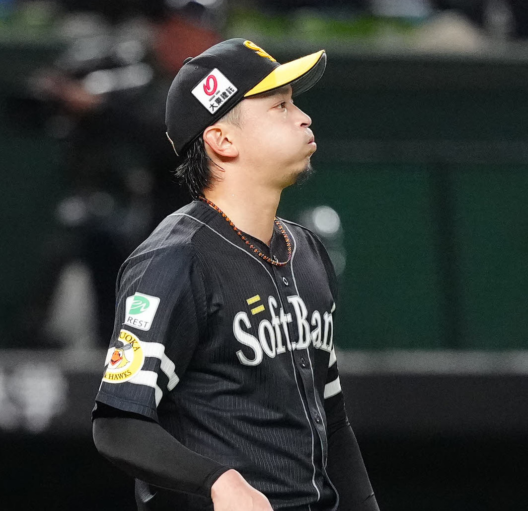 西武対ソフトバンク　7回裏西武2死一、二塁、佐藤龍に先制適時二塁打を浴びた東浜（撮影・江口和貴）