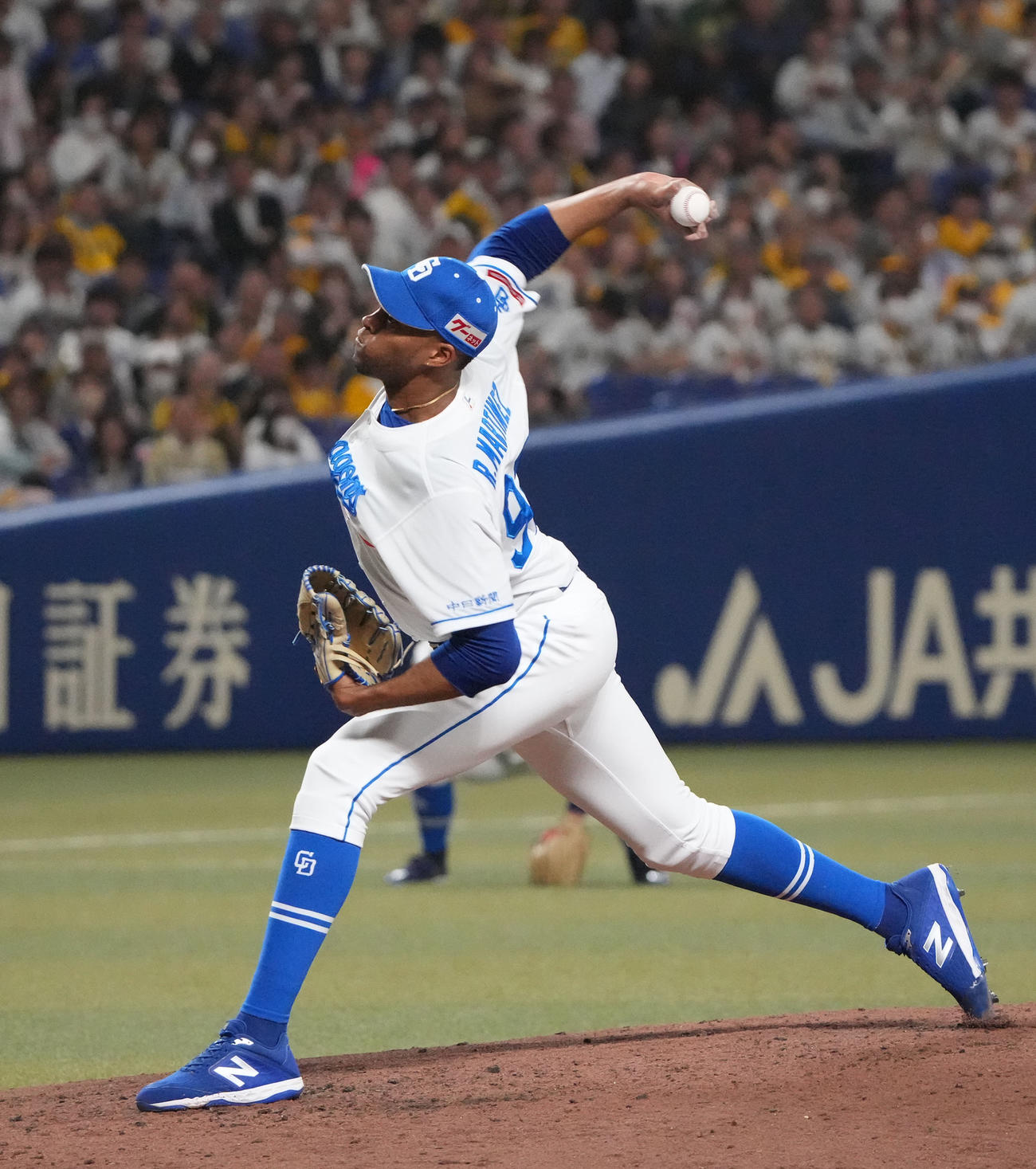 中日対阪神　9回表、中日4番手で登板するマルティネス（撮影・森本幸一）