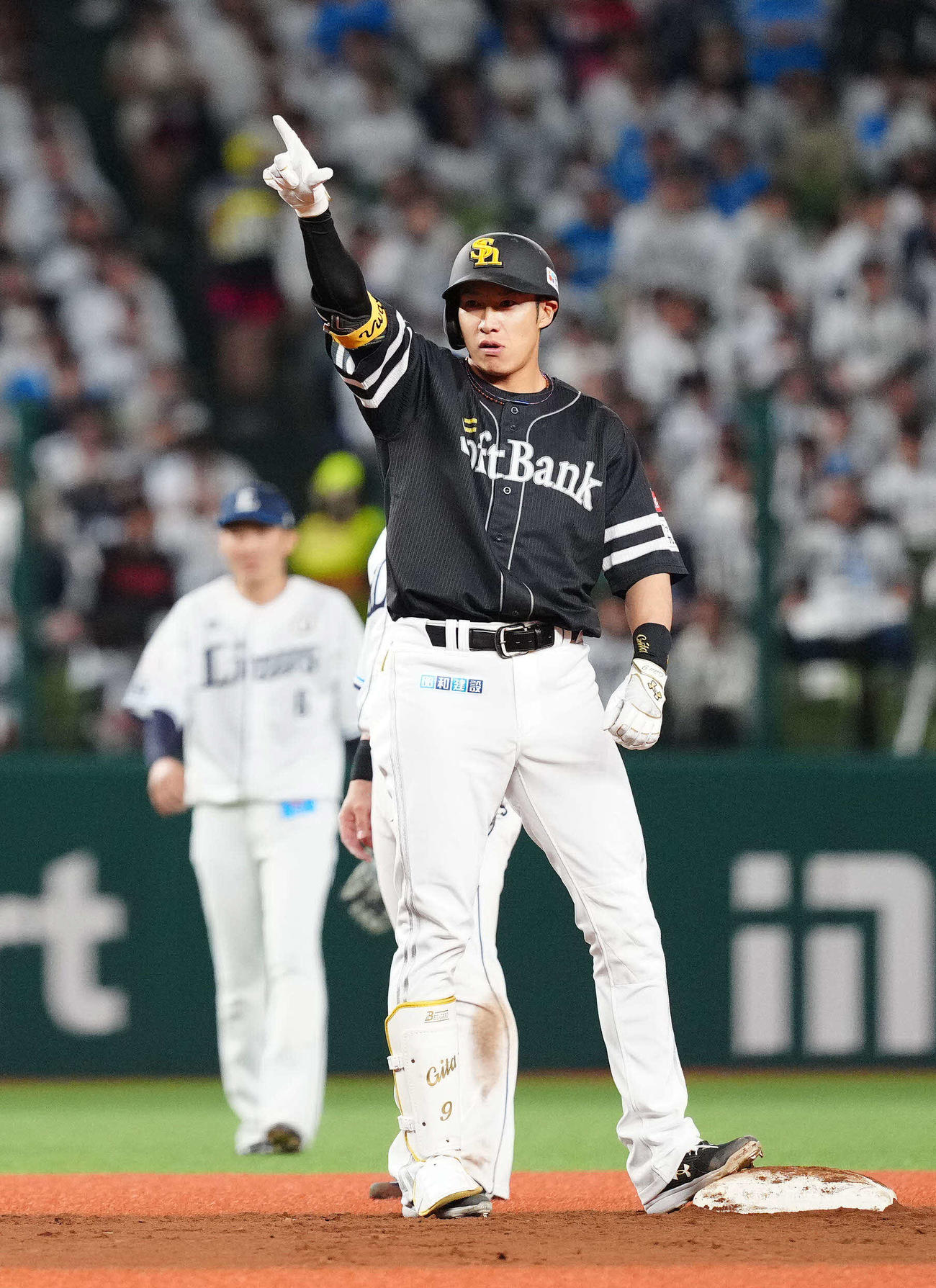 西武対ソフトバンク　8回表ソフトバンク1死二塁、適時二塁打を放った柳田（撮影・江口和貴）
