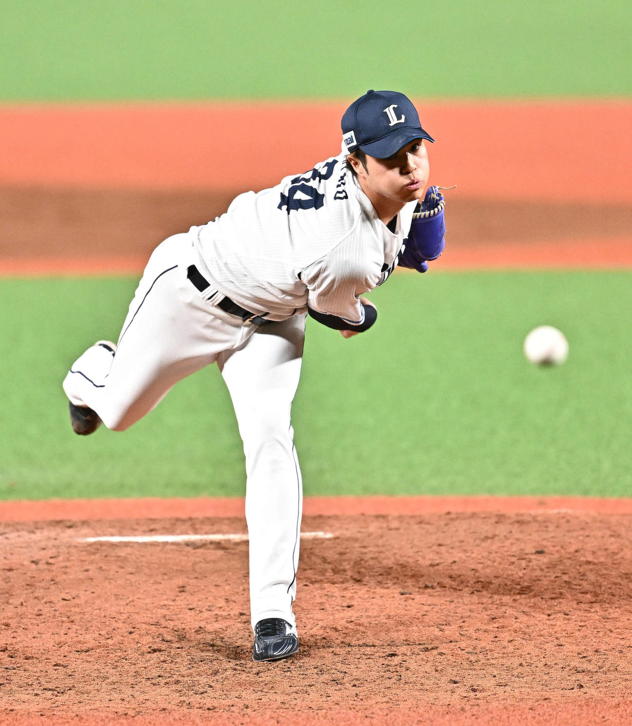 西対ソフトバンク　8回表、西武2番手で登板した甲斐野（撮影・滝沢徹郎）