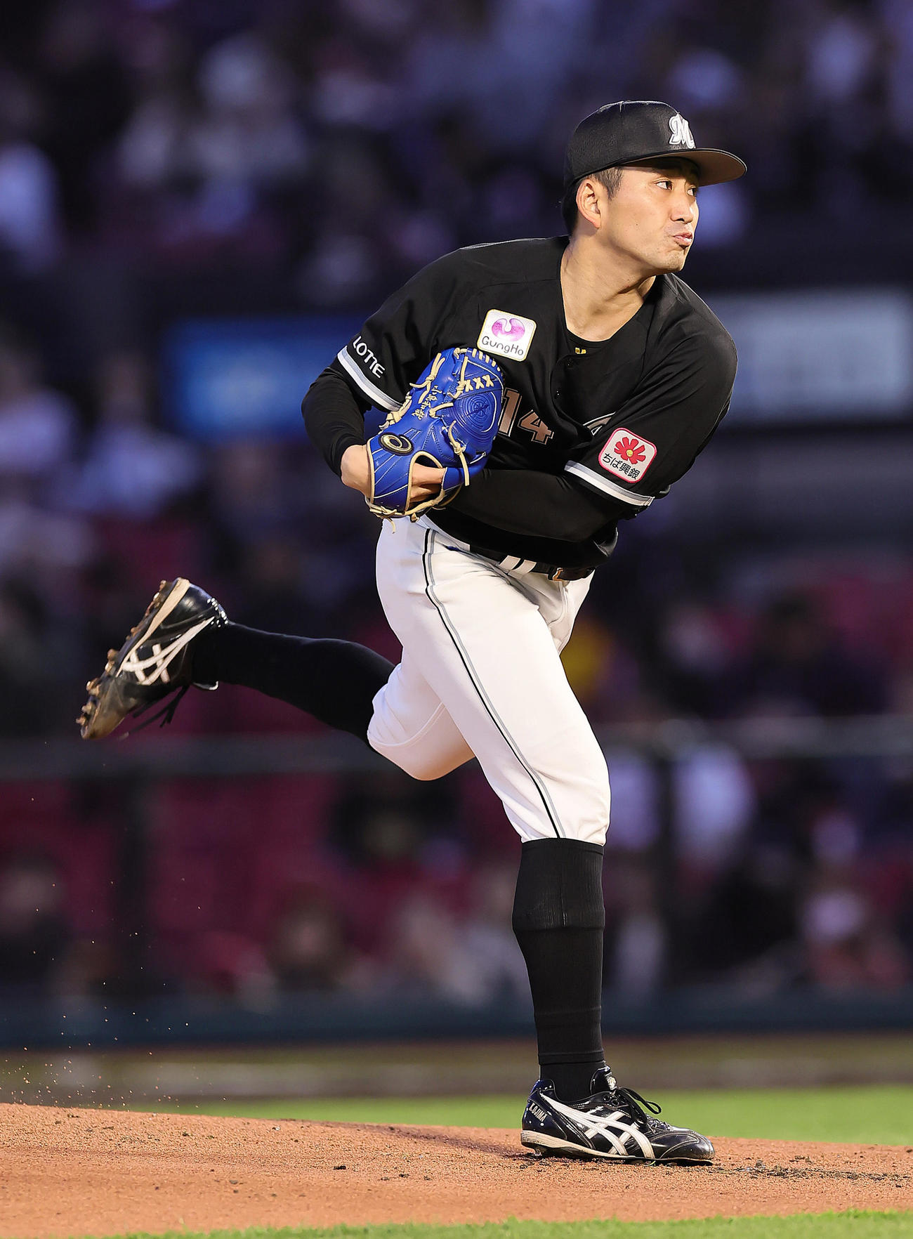 楽天対ロッテ　ロッテ先発の小島（撮影・足立雅史）