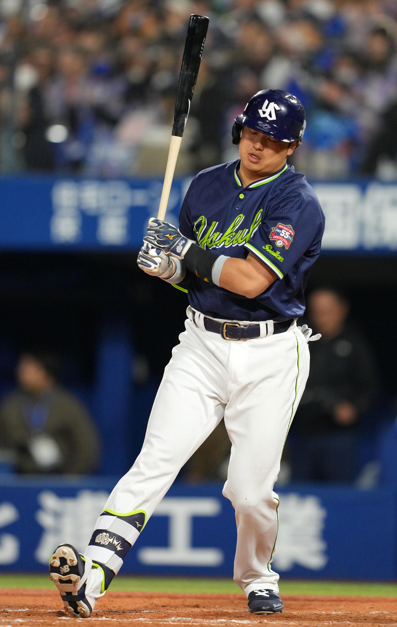 DeNA対ヤクルト　9回表ヤクルト無死一塁、三振に倒れる村上（撮影・横山健太）