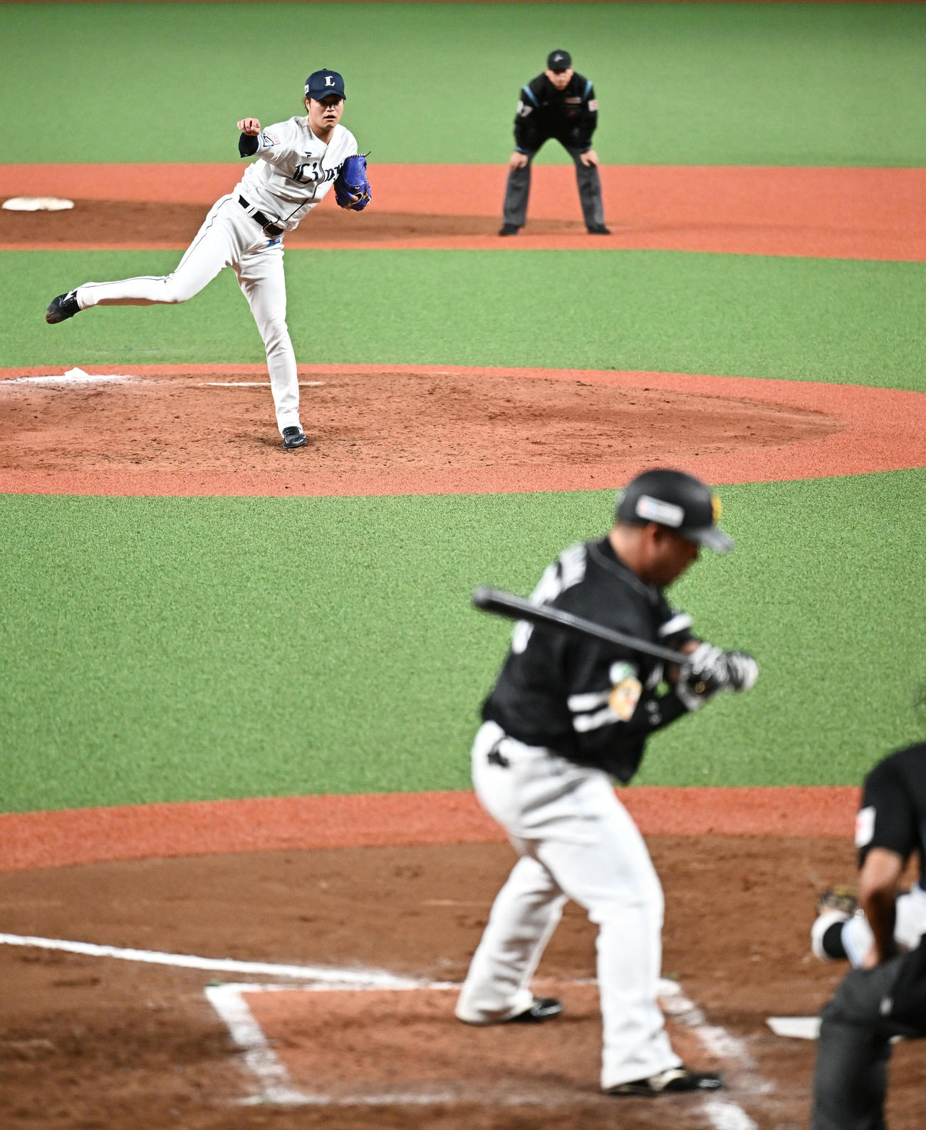 西対ソフトバンク　8回表ソフトバンク1死二塁、甲斐野は山川から見逃し三振を奪う（撮影・滝沢徹郎）