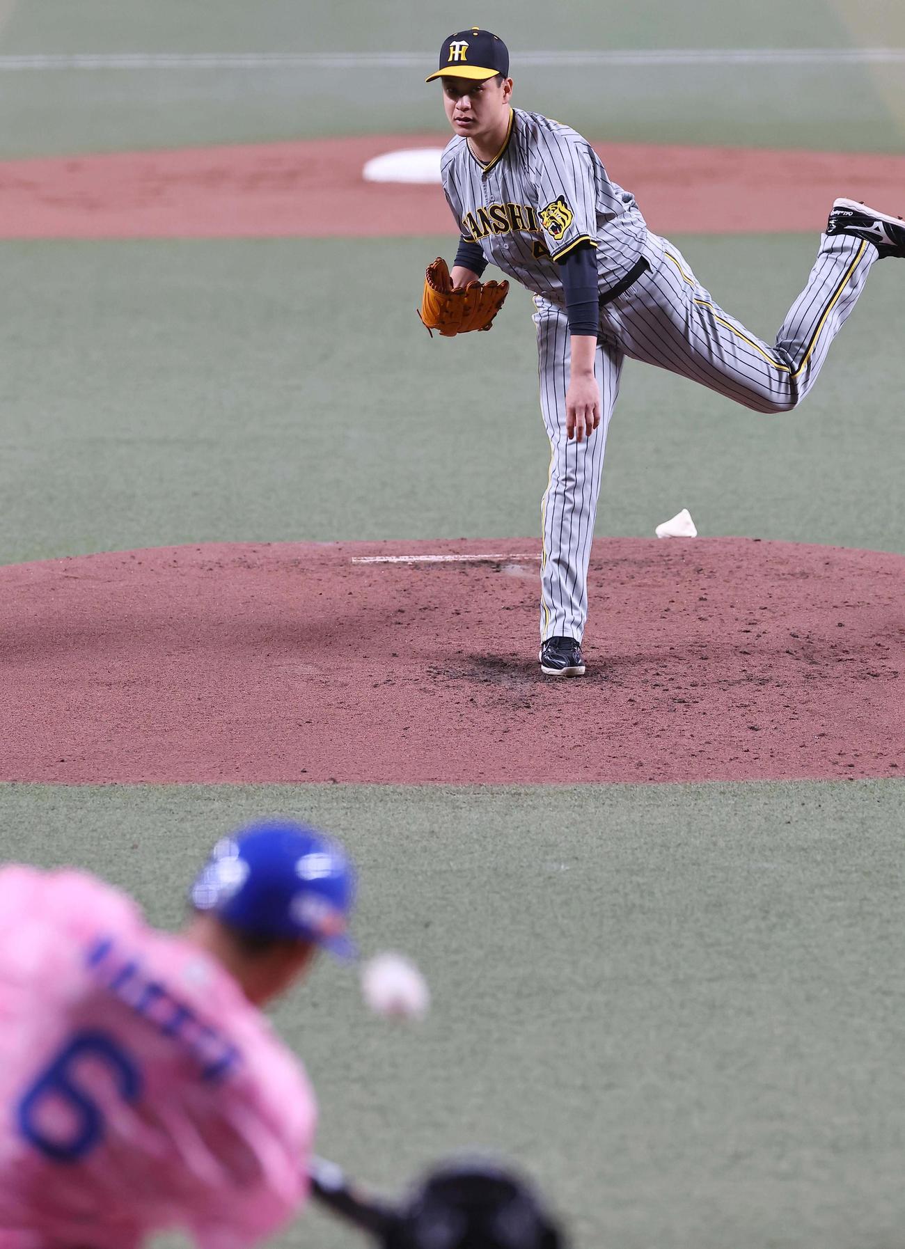 中日対阪神　1回裏中日2死一塁、大竹は中田を左飛に打ち取る（撮影・上田博志）