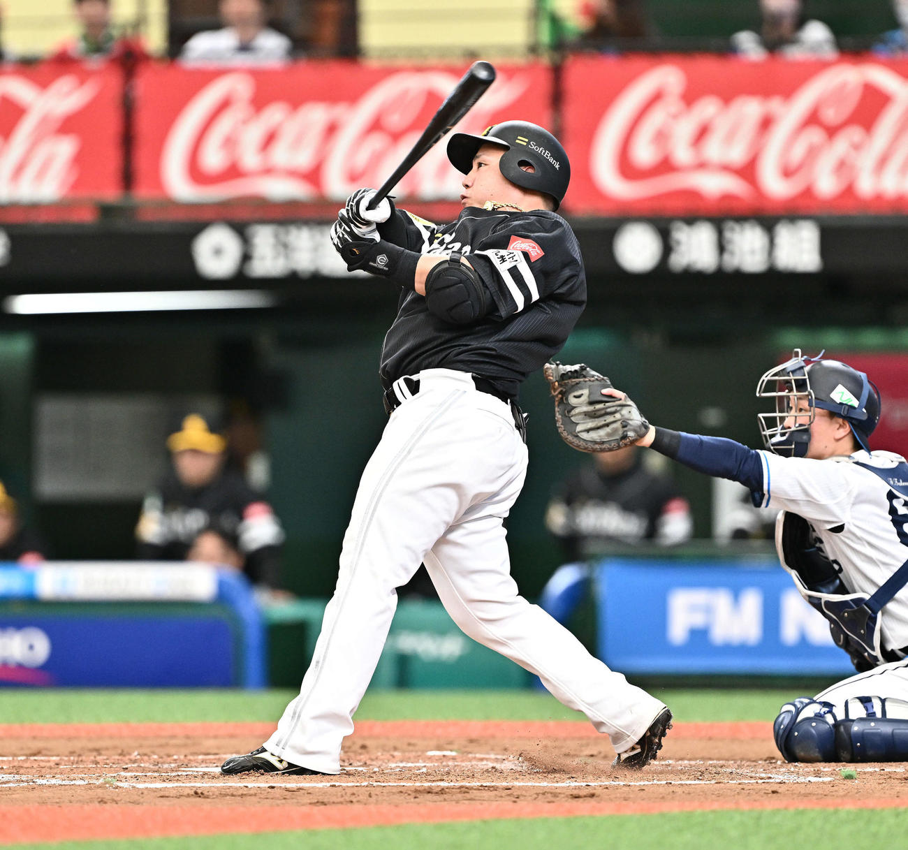 西武対ソフトバンク　6回表ソフトバンク1死満塁、山川は左越え満塁本塁打を放つ（撮影・滝沢徹郎）