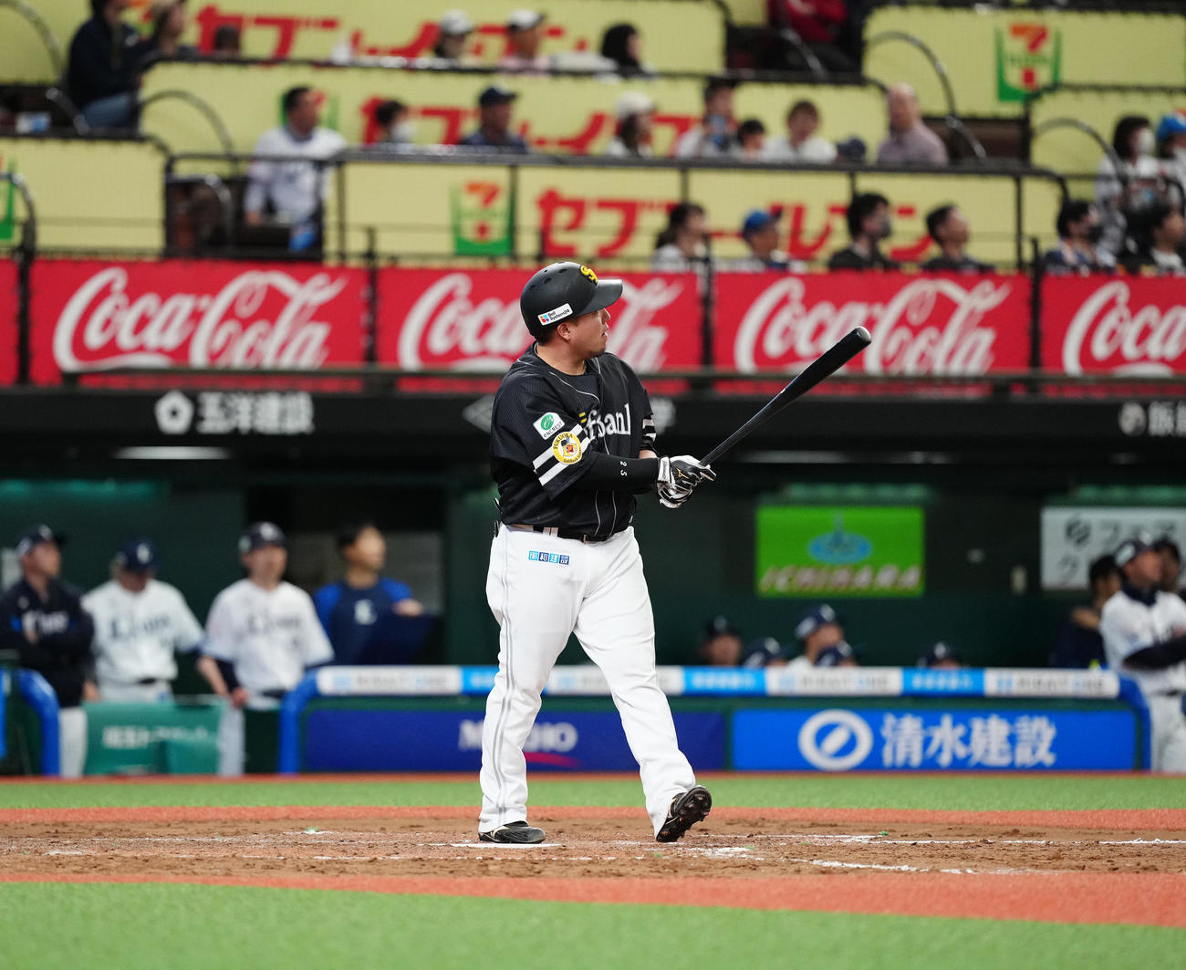西武対ソフトバンク　8回表ソフトバンク無死満塁、2打席連続満塁本塁打を放つ山川（撮影・江口和貴）