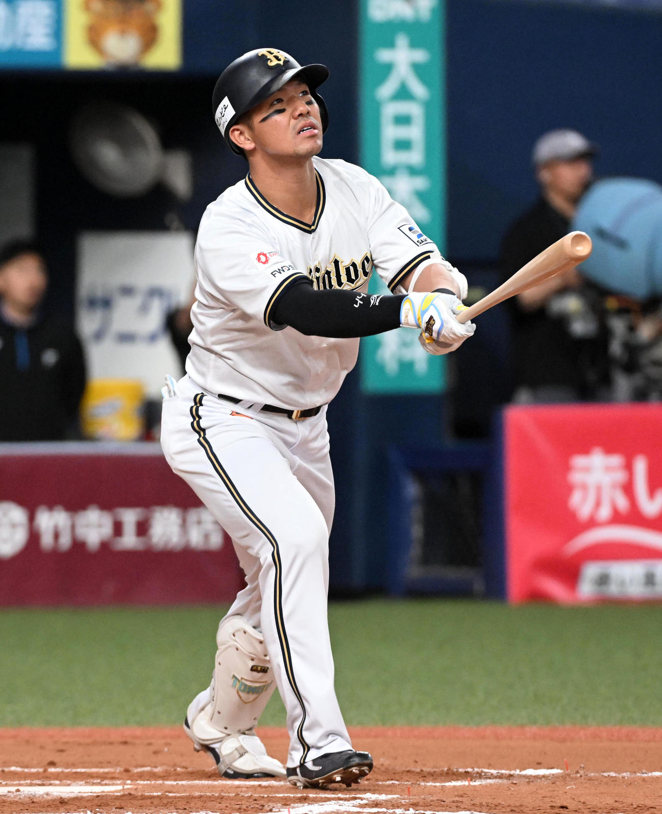 オリックス対日本ハム　7回裏オリックス2死一塁、頓宮は右越え2点本塁打を放つ（撮影・前岡正明）