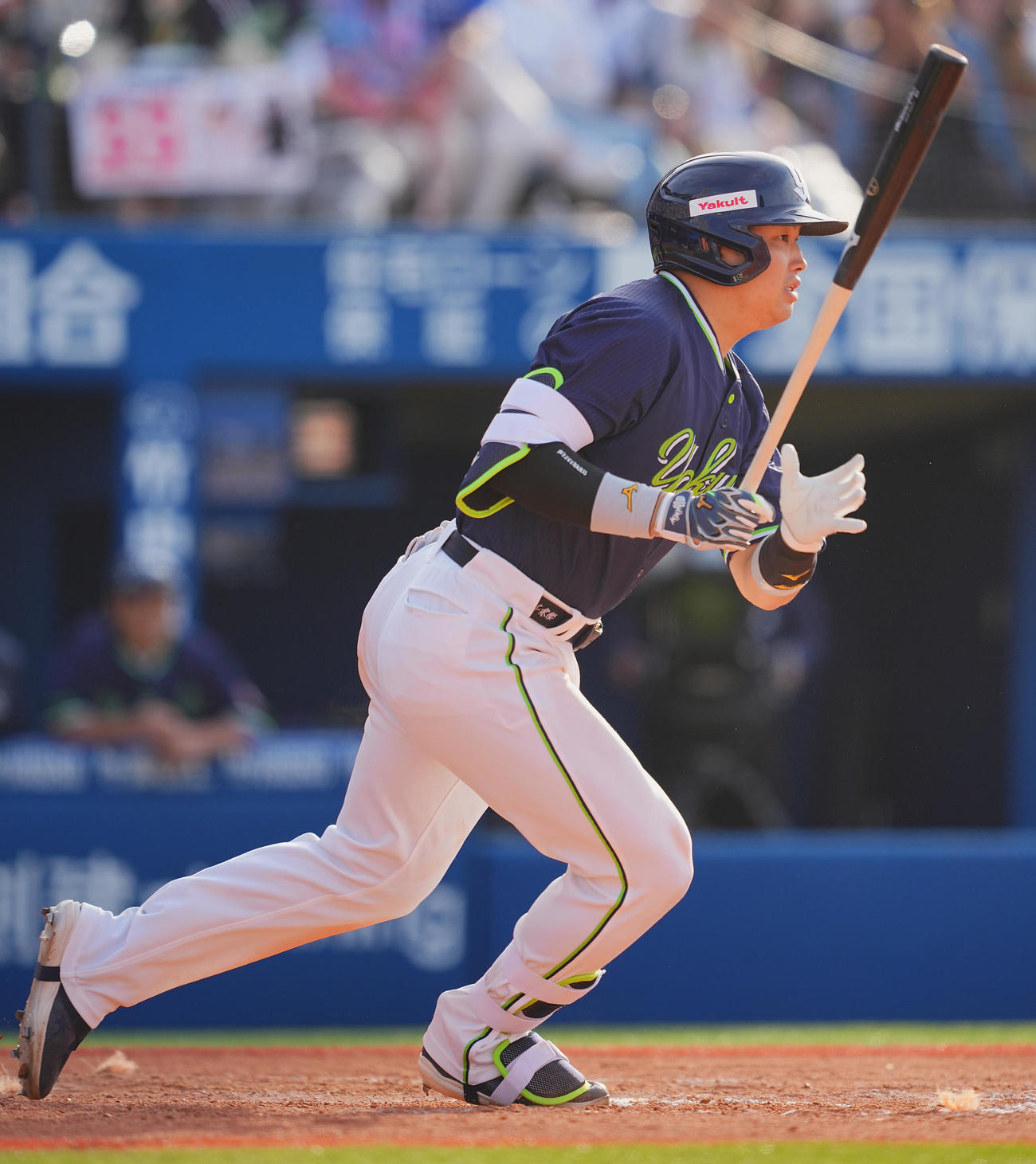 DeNA対ヤクルト　7回表ヤクルト1死満塁、右翼に適時打を放つ村上（撮影・垰建太）