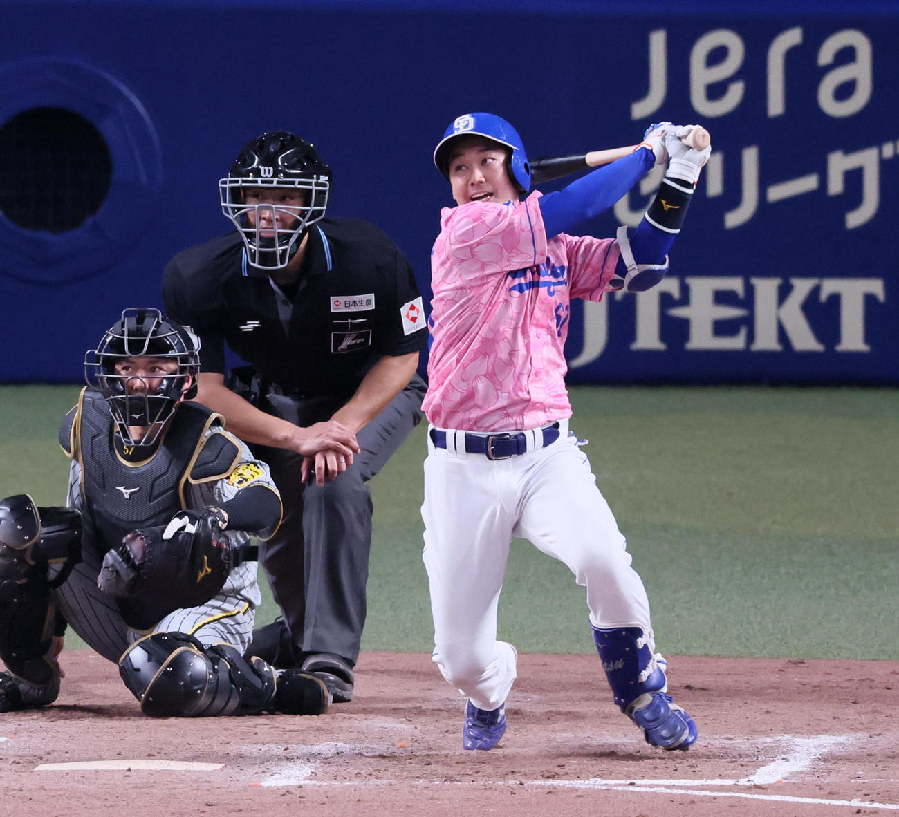 中日対阪神　8回裏中日2死二塁、山本は右適時打を放つ（撮影・加藤哉）