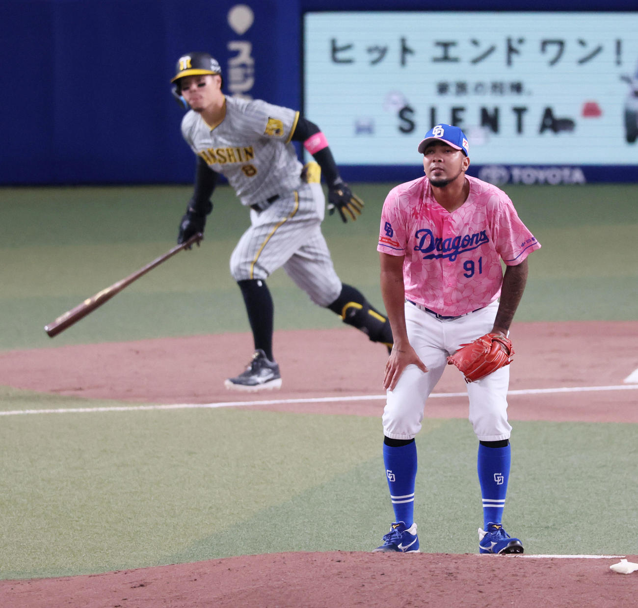 中日対阪神　i回表阪神2死一、二塁、メヒアは佐藤輝に中適時二塁打を打たれ失点（撮影・加藤哉）