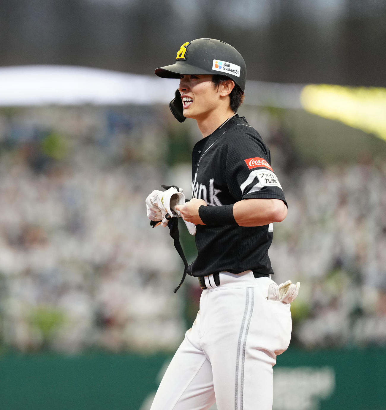 西武対ソフトバンク　5回表ソフトバンク無死、二塁内野安打とした周東（撮影・江口和貴）
