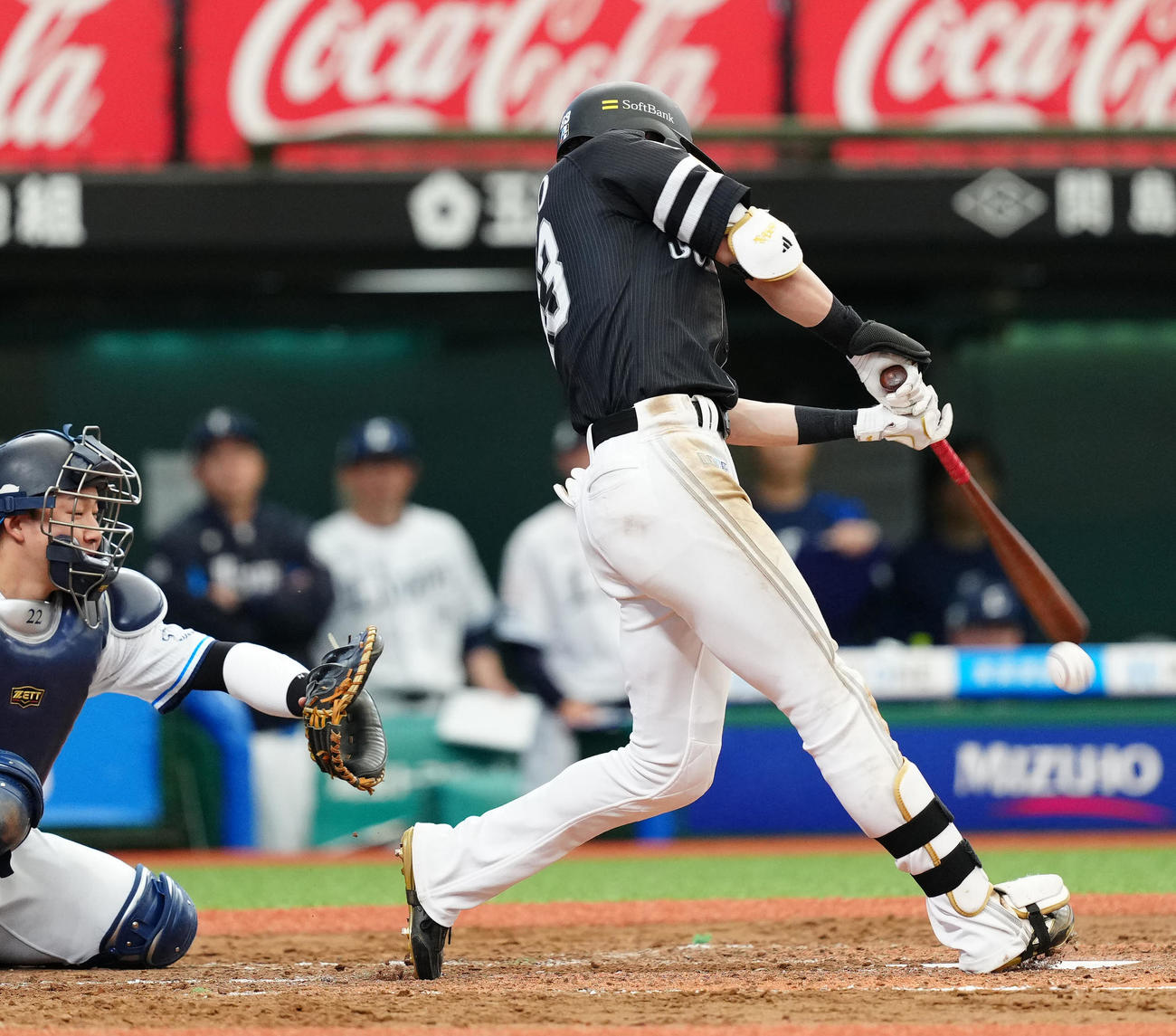 西武対ソフトバンク　5回表ソフトバンク無死、二塁内野安打とする周東（撮影・江口和貴）