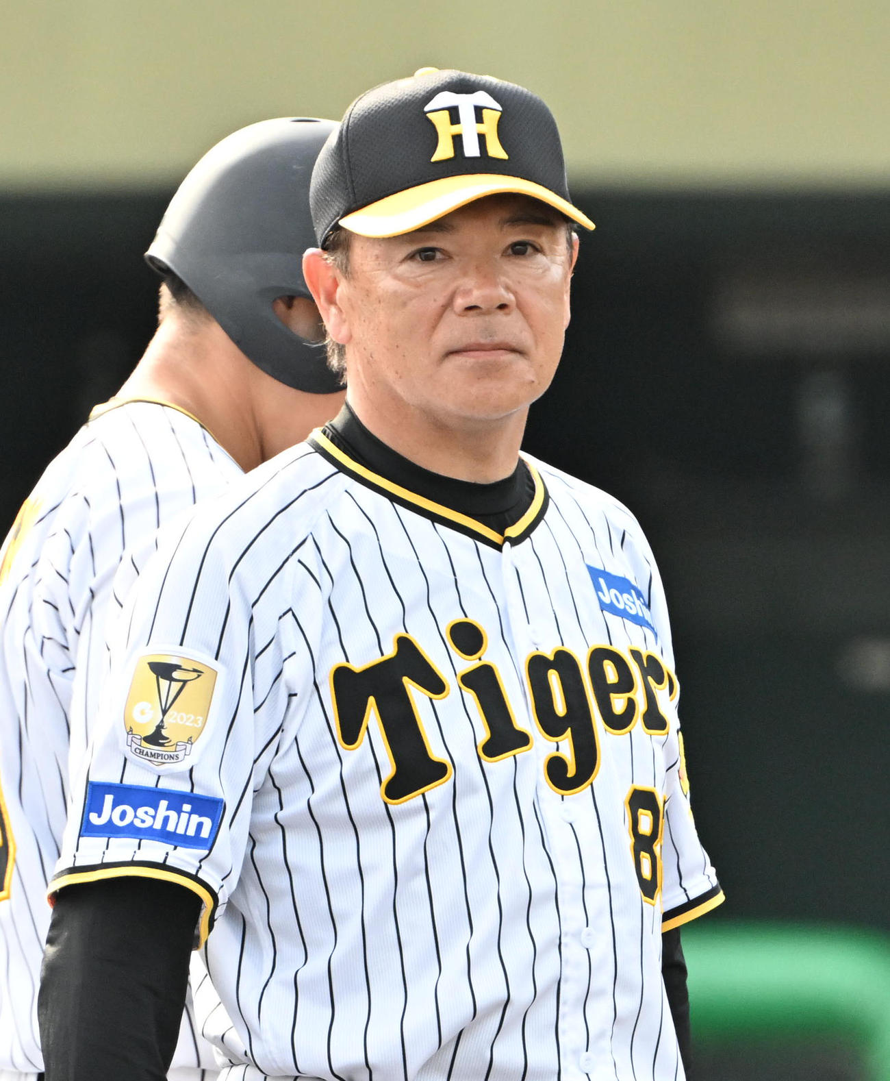 阪神対ソフトバンク　試合終了後にファンらにあいさつをする和田2軍監督（撮影・石井愛子）