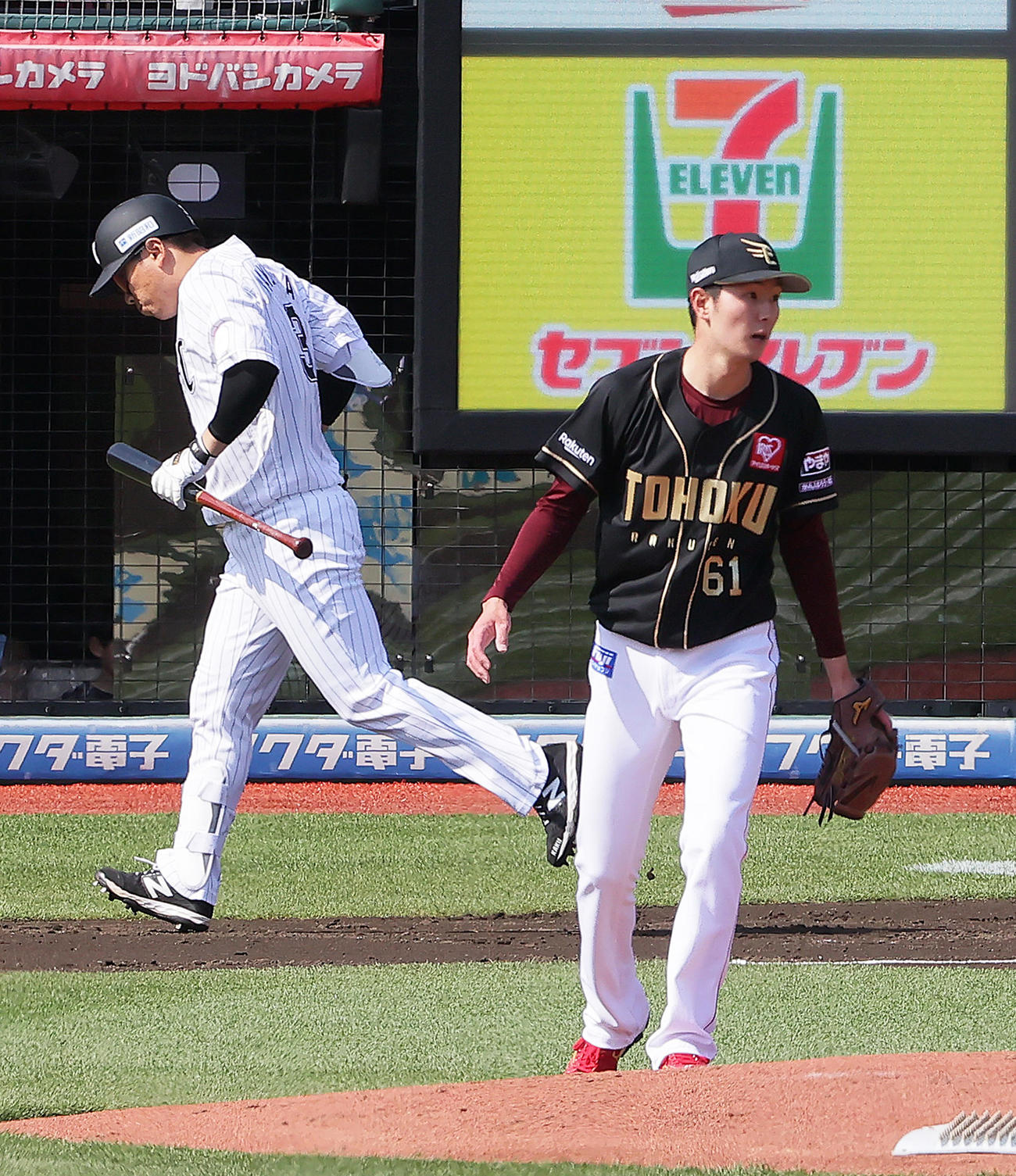 楽天対ロッテ　2回表ロッテ無死、角中を空振り三振に仕留める松田（撮影・足立雅史）