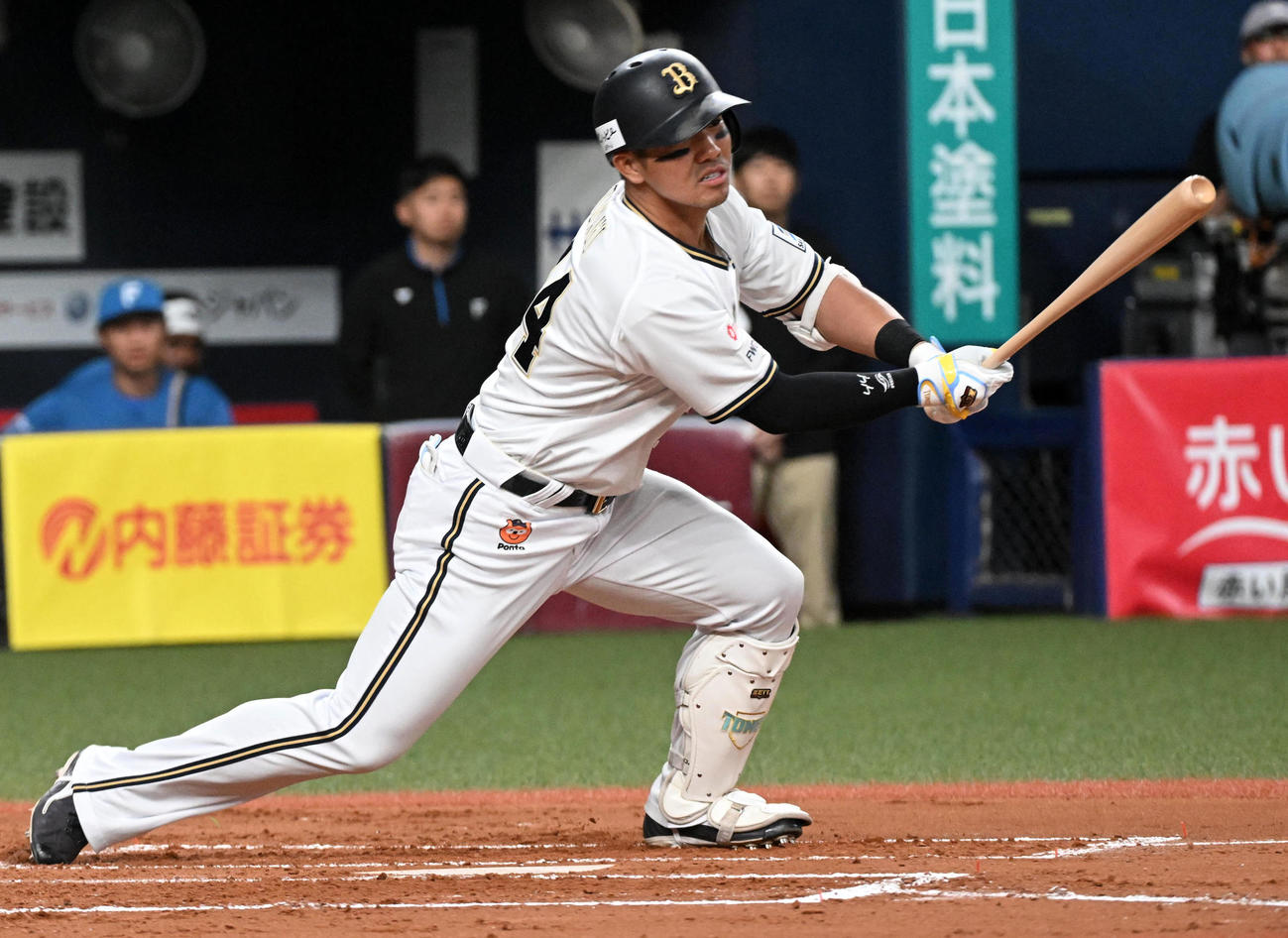 オリックス対日本ハム　2回裏オリックス2死二、三塁、頓宮は先制右前適時打を放つ（撮影・前岡正明）
