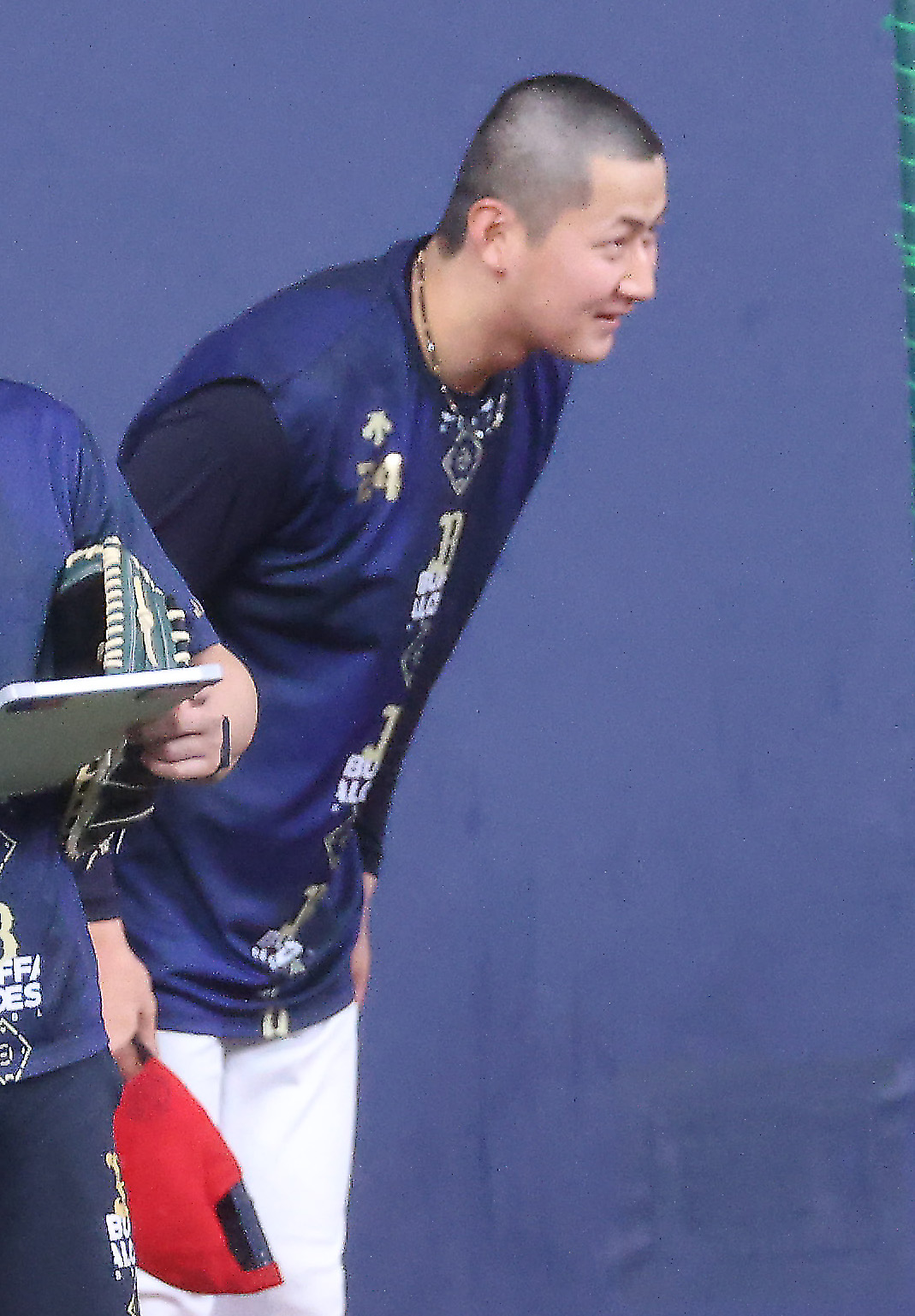オリックス対日本ハム　丸刈り姿を披露するオリックス紅林（撮影・上山淳一）