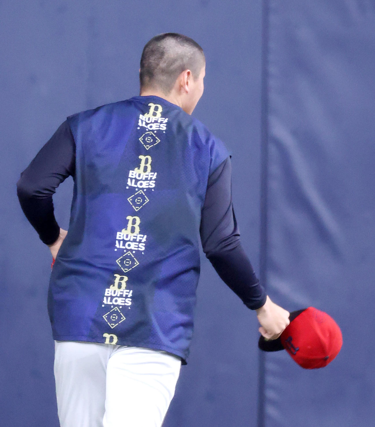 オリックス対日本ハム　丸刈り姿を披露するオリックス紅林（撮影・上山淳一）