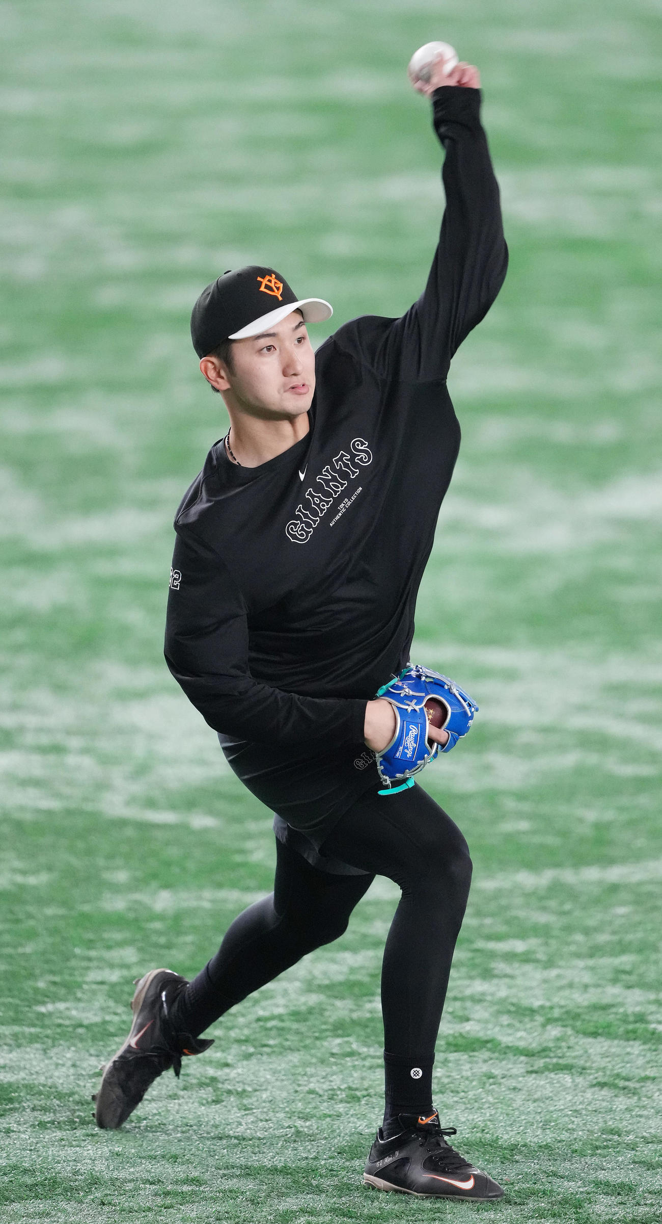 巨人対広島　1軍に合流し、キャッチボールする巨人横川（撮影・鈴木みどり）