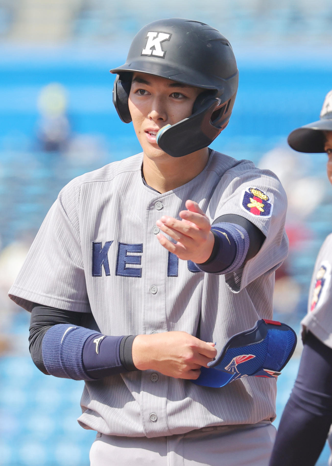 東大対慶大　1回裏慶大無死一、三塁、右前適時打を放った清原（撮影・野上伸悟）
