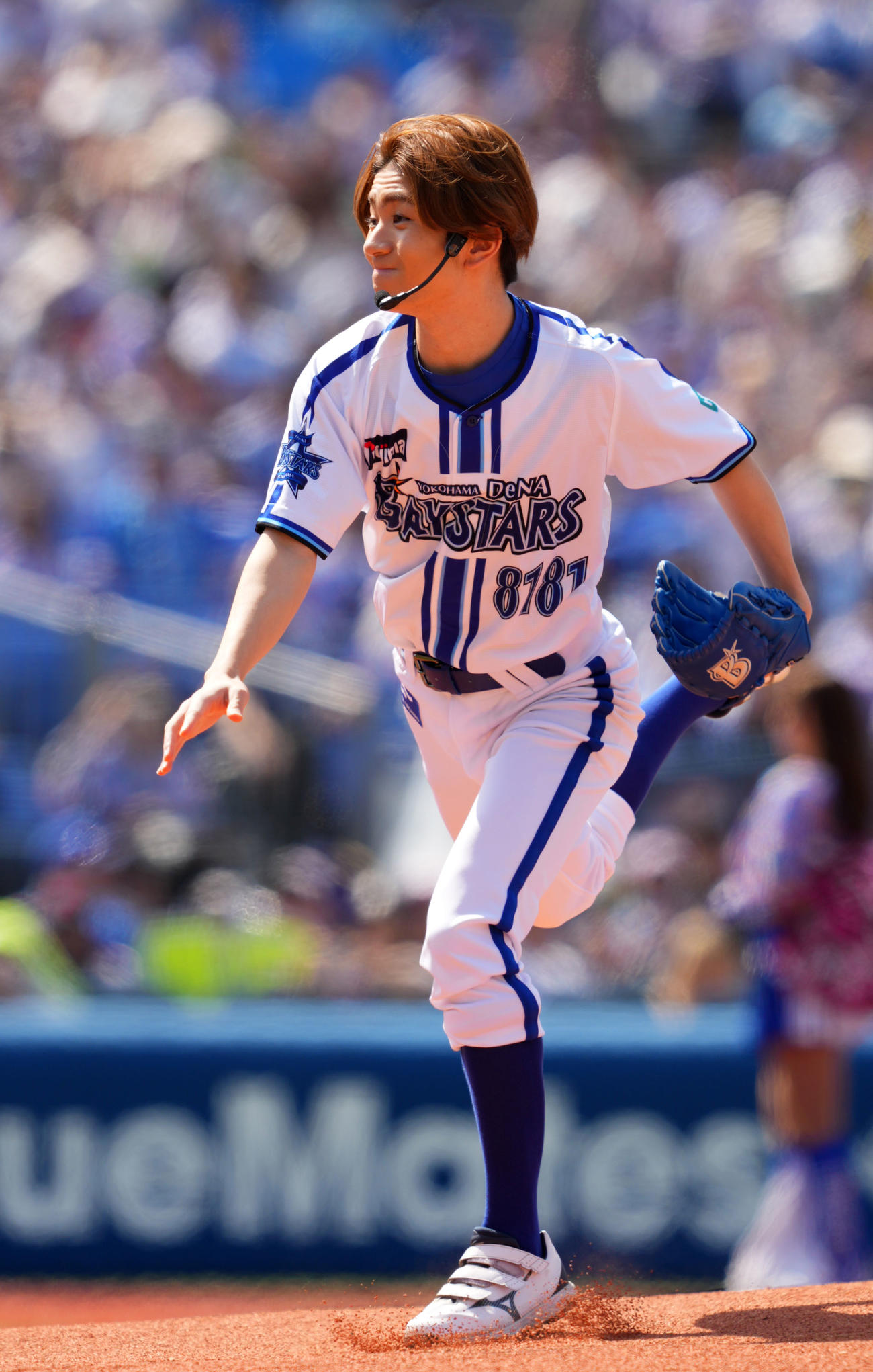 DeNA対ヤクルト　セレモニアルピッチに登場したHiHi Jetsの高橋優斗（撮影・横山健太）