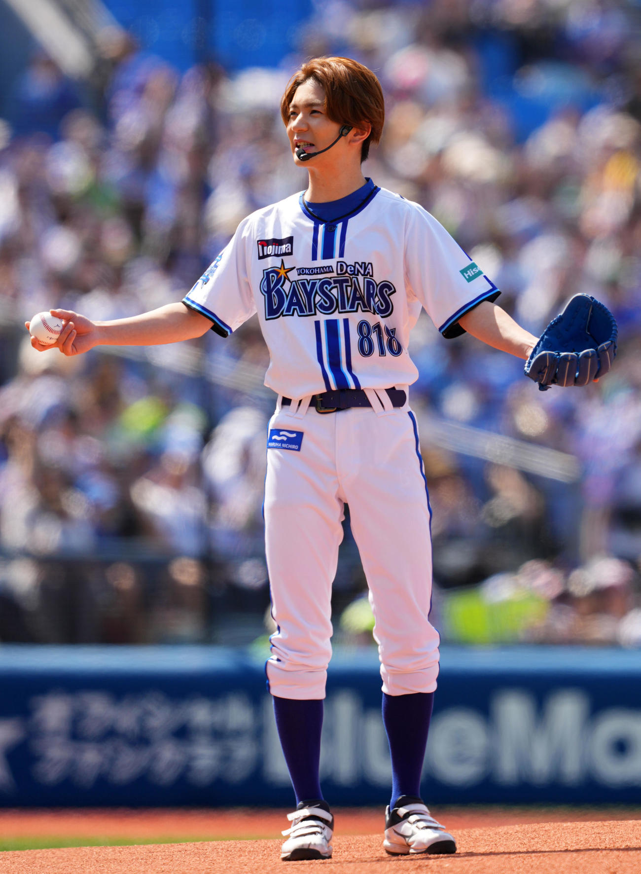 DeNA対ヤクルト　セレモニアルピッチに登場したHiHi Jetsの高橋優斗（撮影・横山健太）