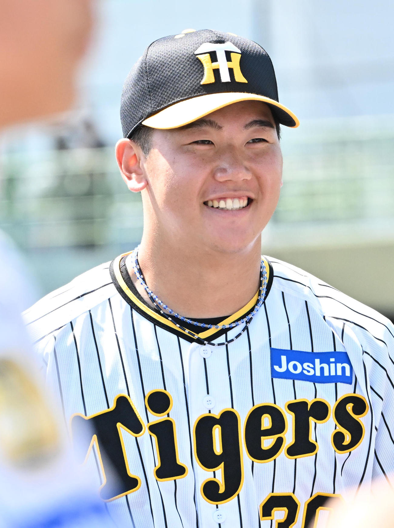 阪神対ソフトバンク　好投し笑顔を見せる門別（撮影・石井愛子）