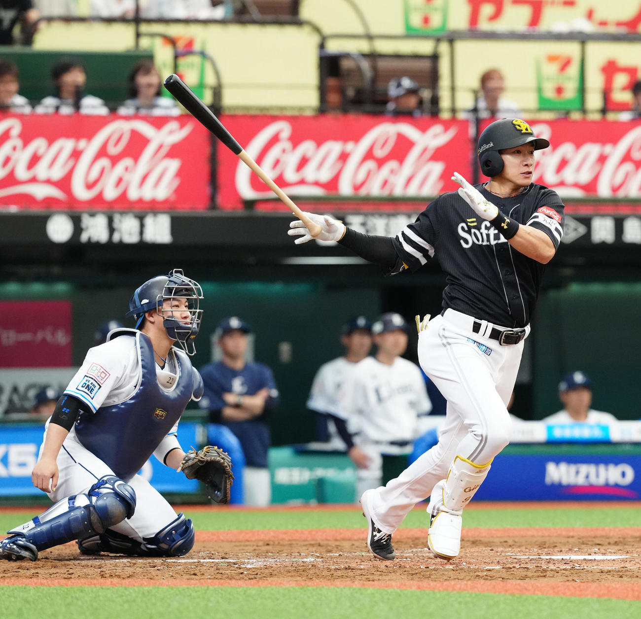 西武対ソフトバンク　3回表ソフトバンク2死三塁、先制適時打を放つ柳田（撮影・江口和貴）