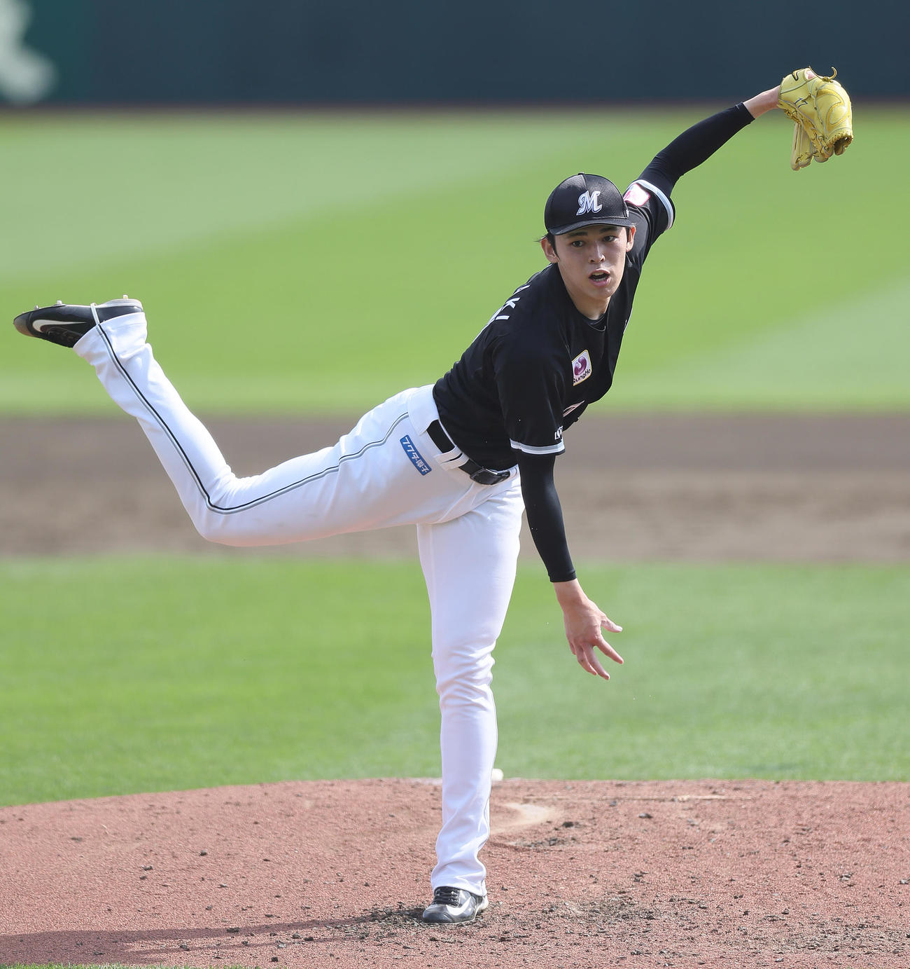 楽天対ロッテ　ロッテ先発の佐々木（撮影・足立雅史）