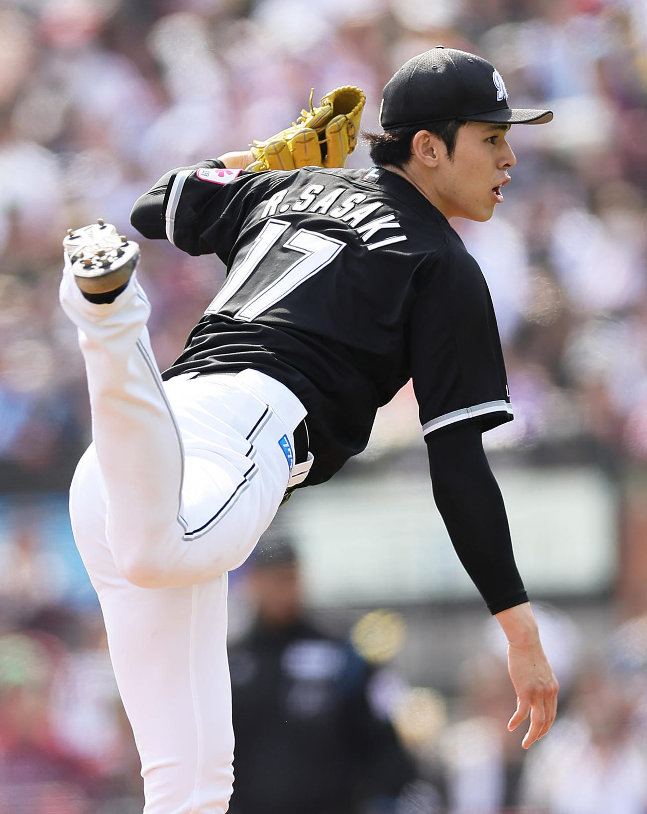 楽天対ロッテ　ロッテ先発の佐々木（撮影・足立雅史）