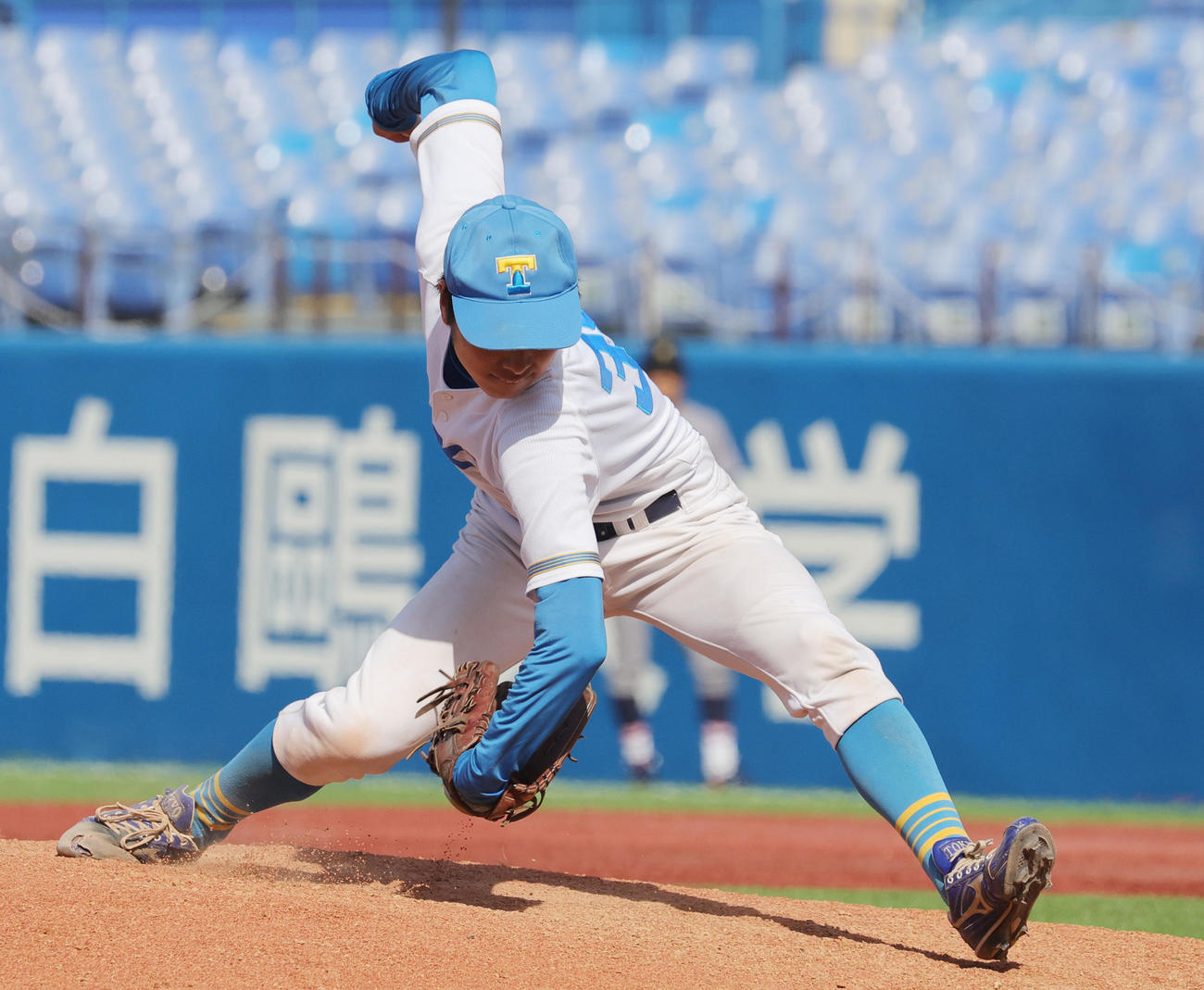 東大対慶大　力投する東大・渡辺（撮影・野上伸悟）