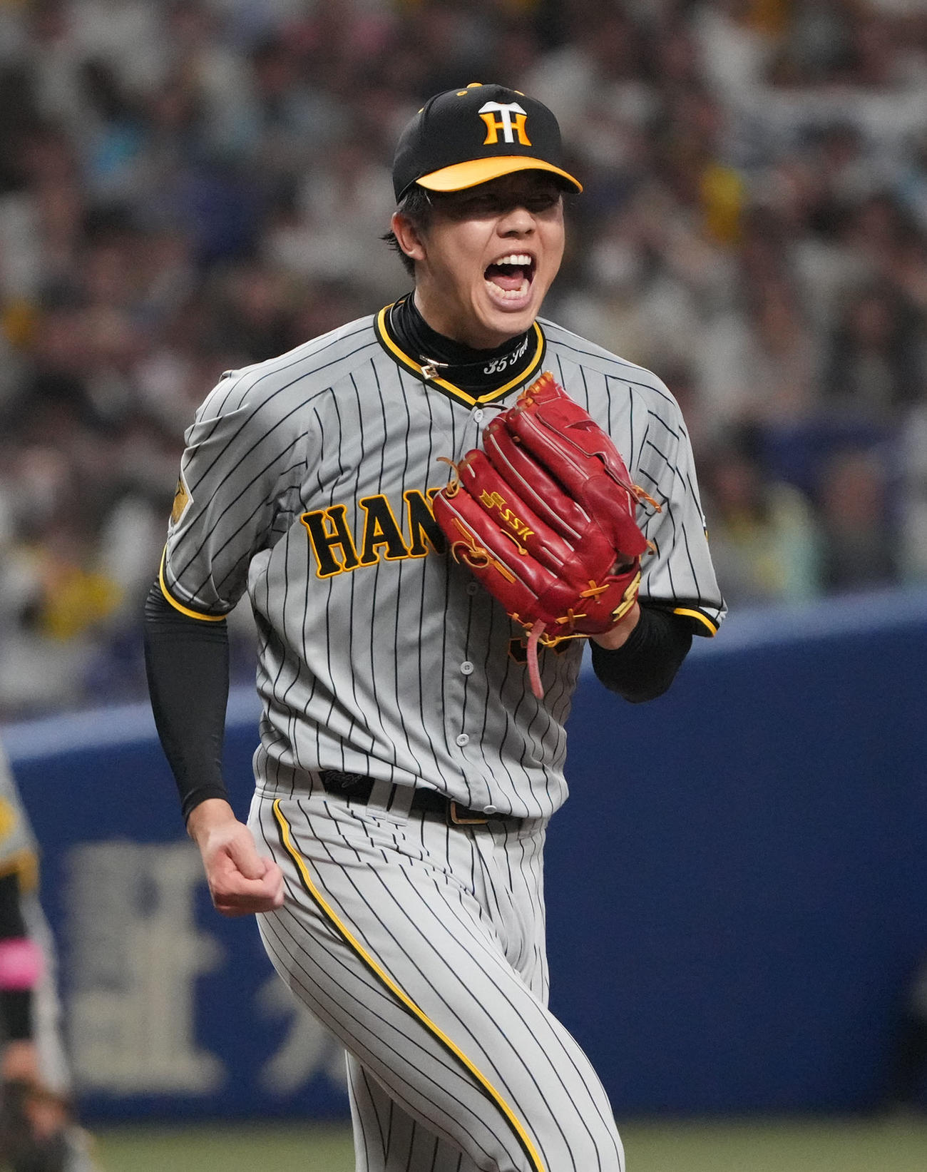 中日対阪神　7回裏中日2死一、三塁、山本を三振に仕留めほえる阪神才木（撮影・森本幸一）
