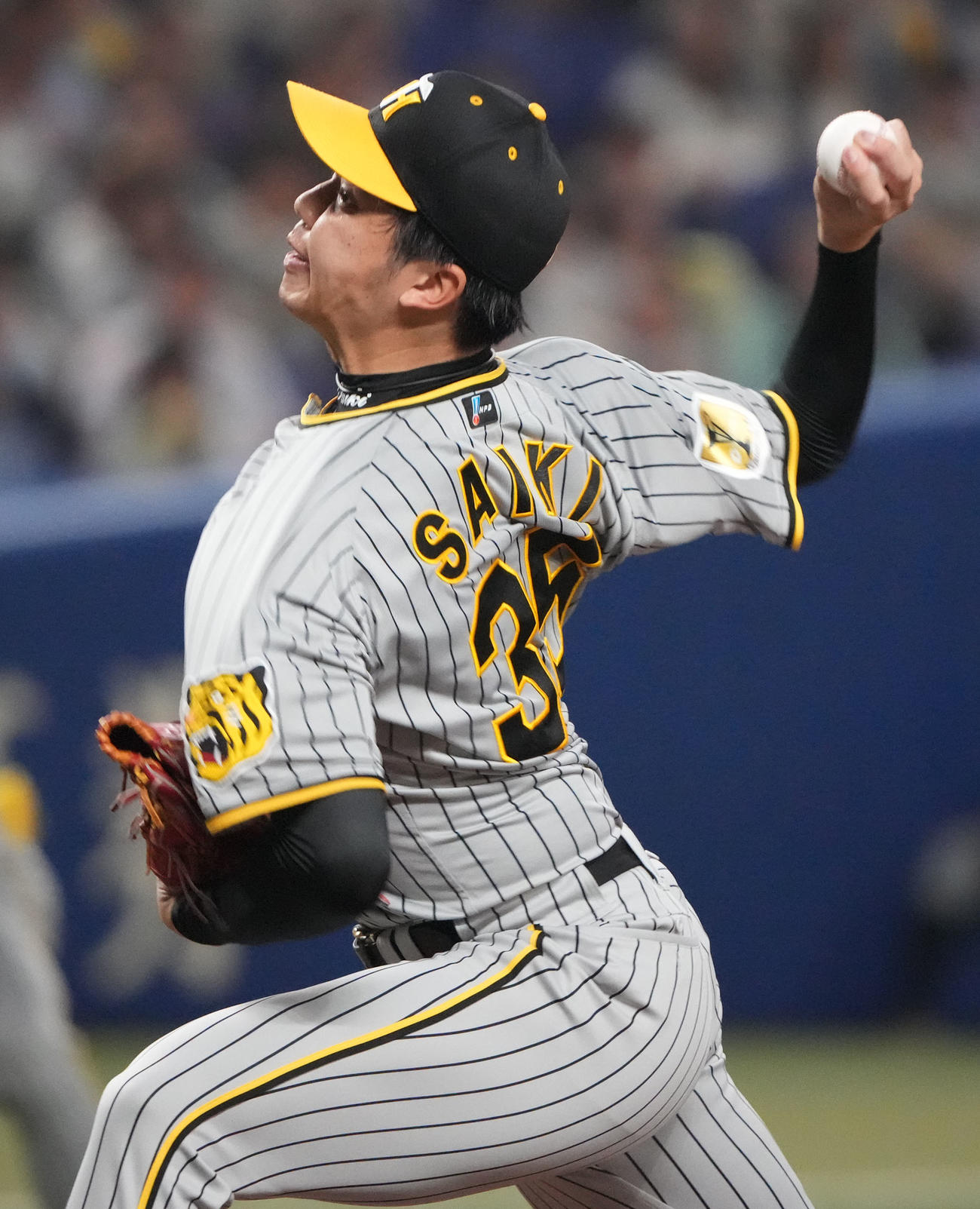 中日対阪神　力投する阪神先発の才木（撮影・森本幸一）